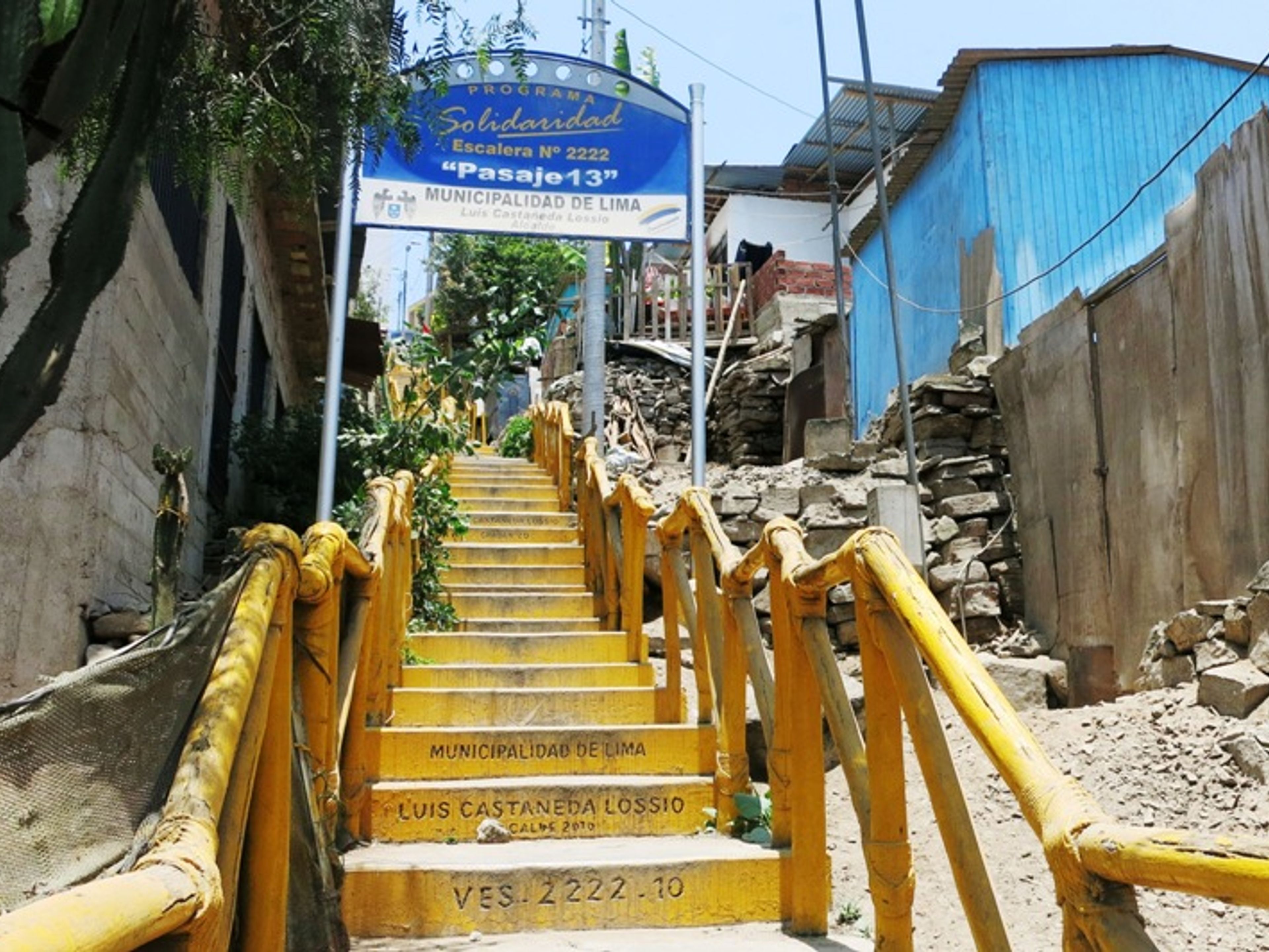 SHANTY TOWN  WALKING TOUR. THE SHANTY TOWN, LIMA, PERU