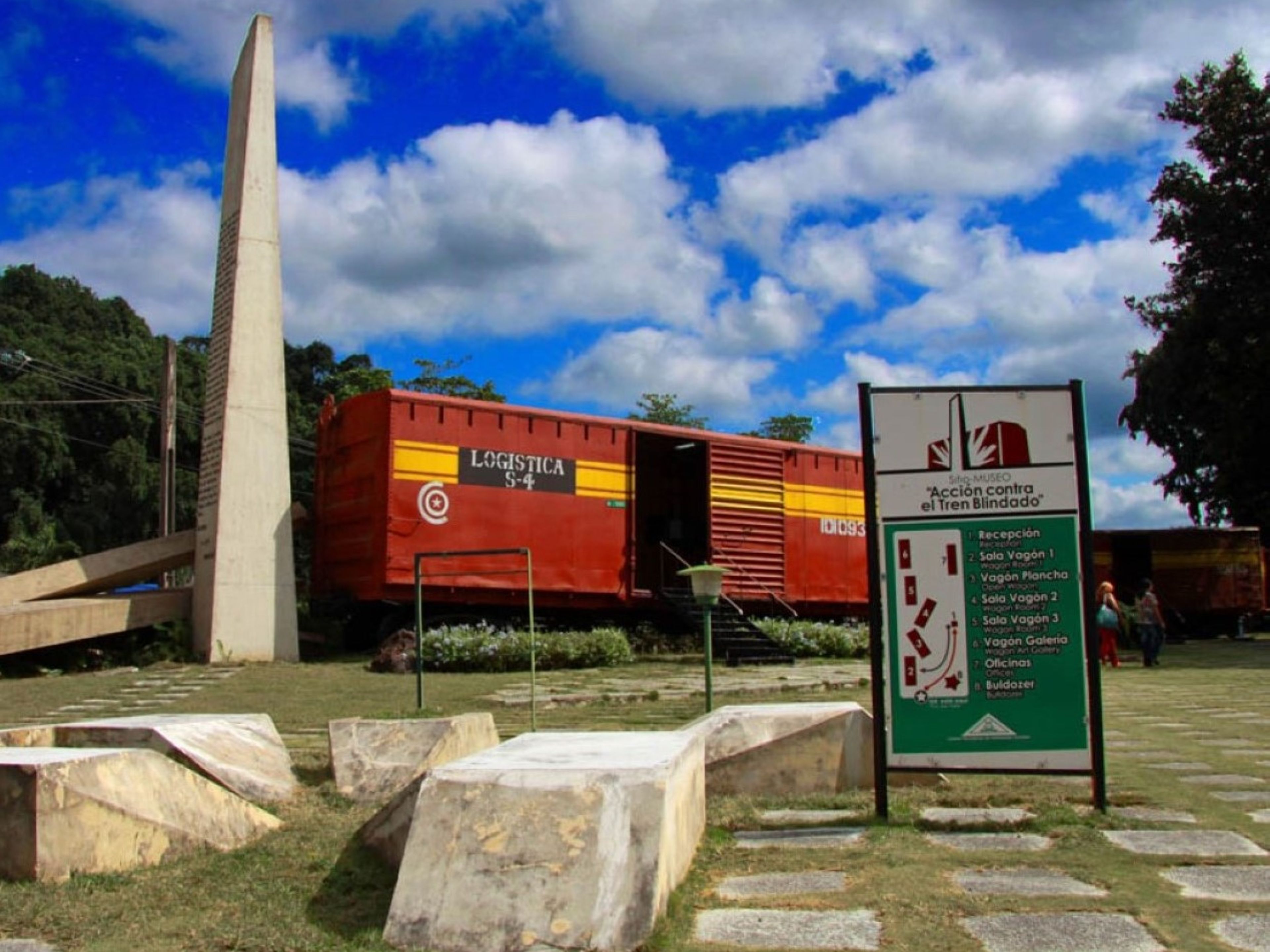 Excursão "TRÊS CIDADES". Monument to the armored train panoramic view, Santa Clara, Cuba.