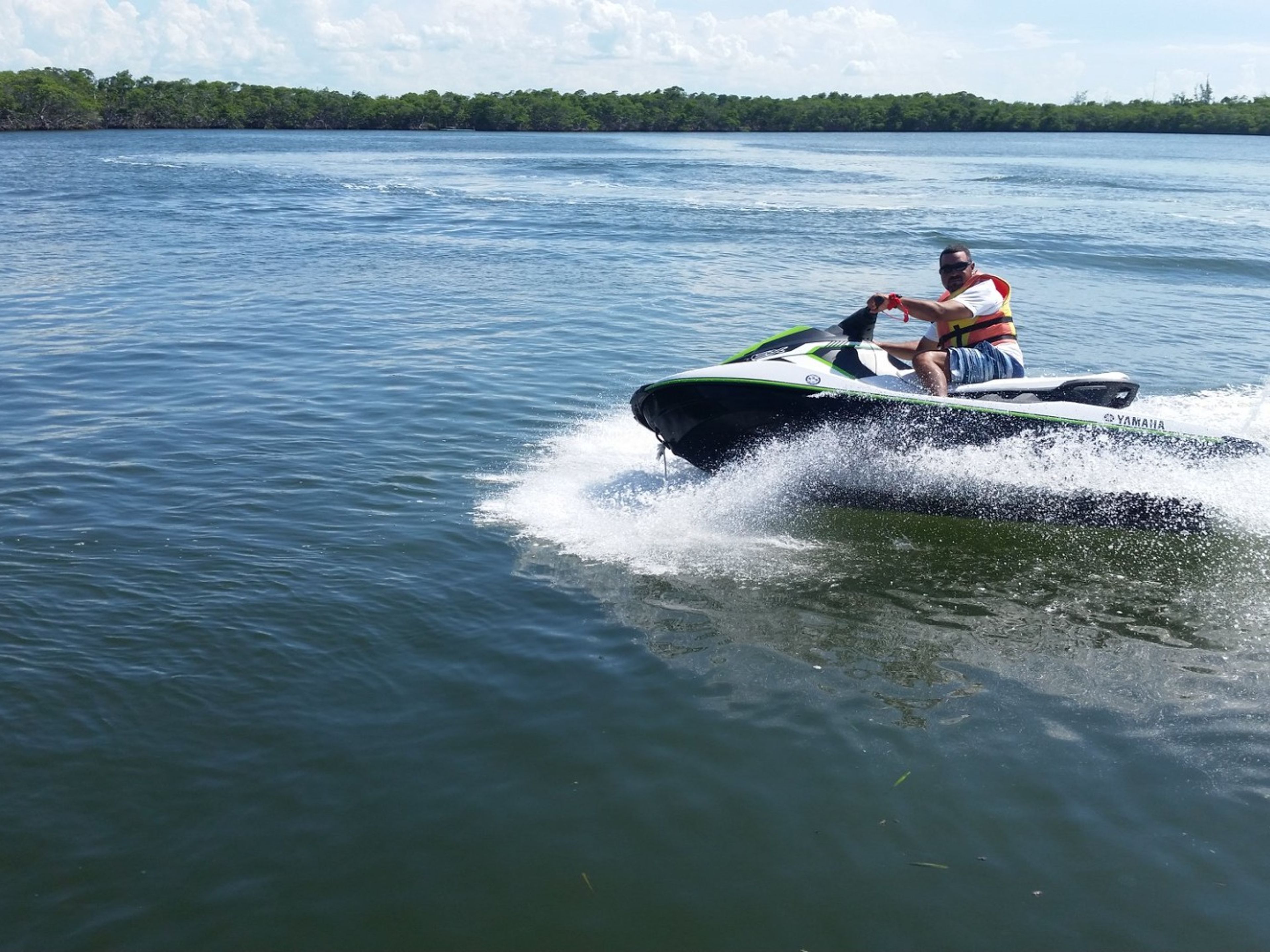 Tour "BOAT ADVENTURE PARAISO À CAYO ROMERO" (dans JET SKY). “BOAT ADVENTURE PARAISO TO CAYO ROMERO“ Tour (in JET SKY), Varadero, Matanzas, Cuba.