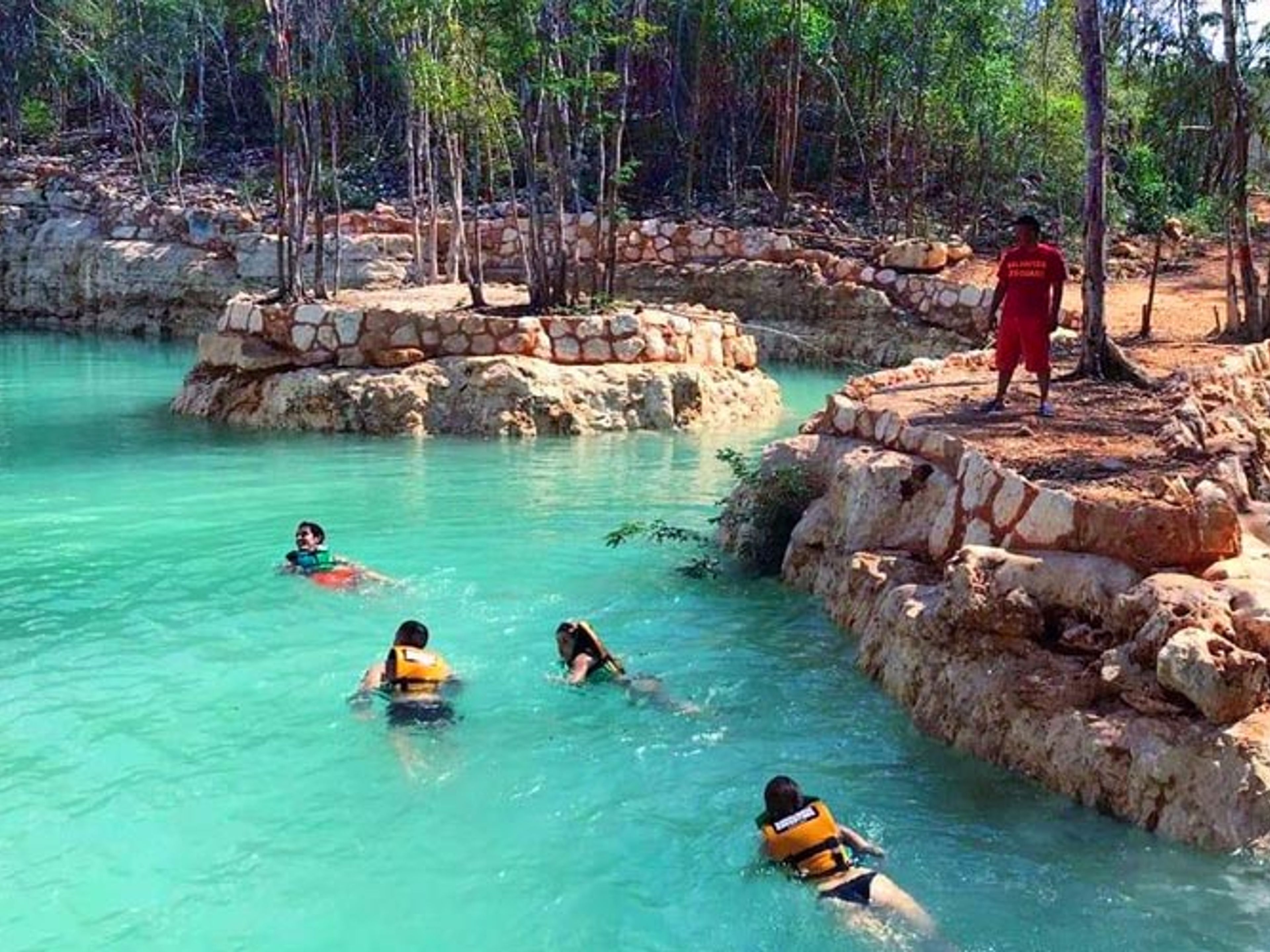 "Exclusieve VIP-tour Chichen Adventure + ATV's" Tour. Artificial baths in Chichen Adventure, have fun and be passionate about this park. Chichen Itza, Yucatan Peninsula.