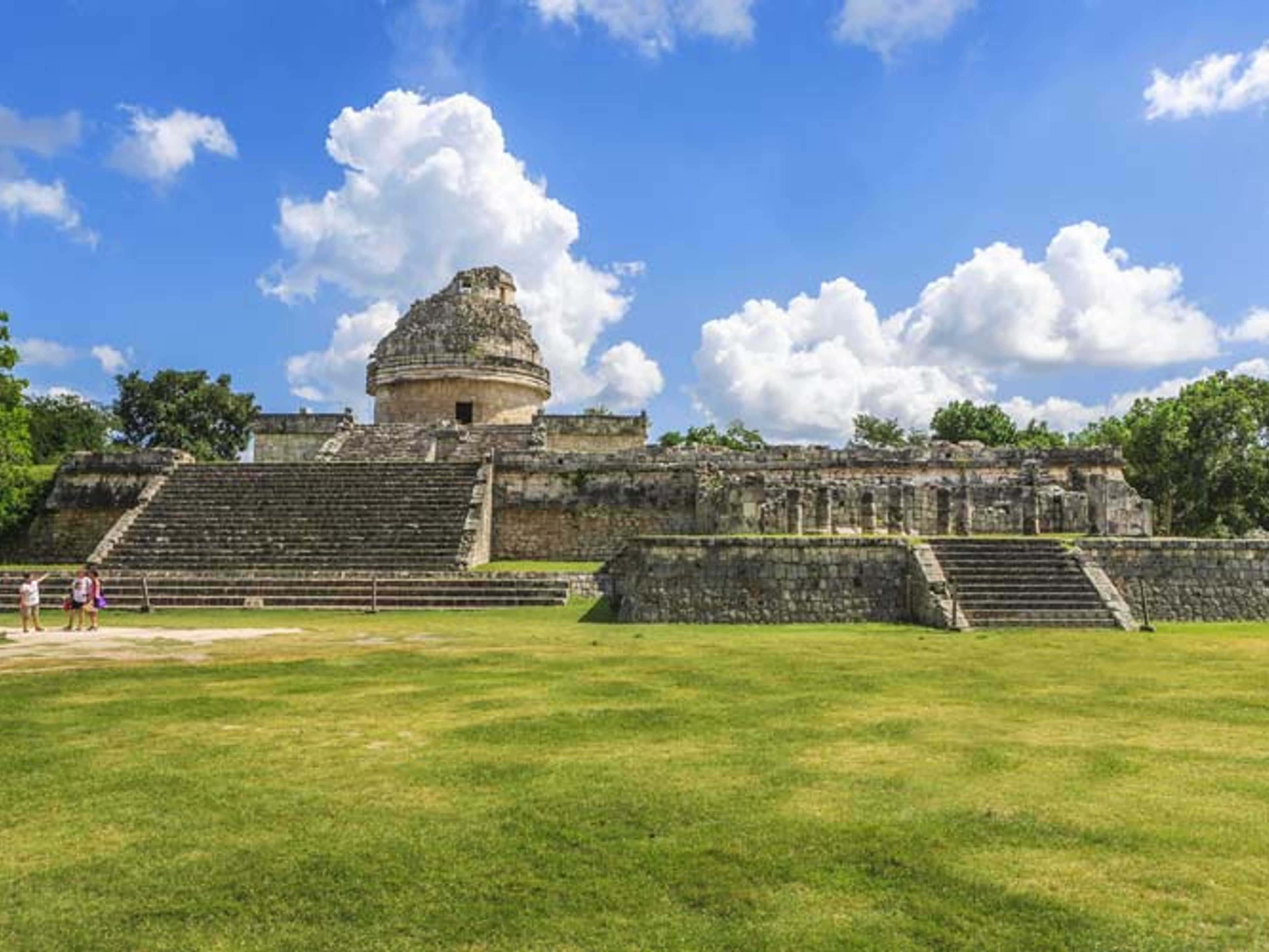"Exclusieve VIP-tour Chichen Adventure + ATV's" Tour. The Temple of The Warriors, Chichen Itza Archaeological Zone, Cancun. Mexico.
