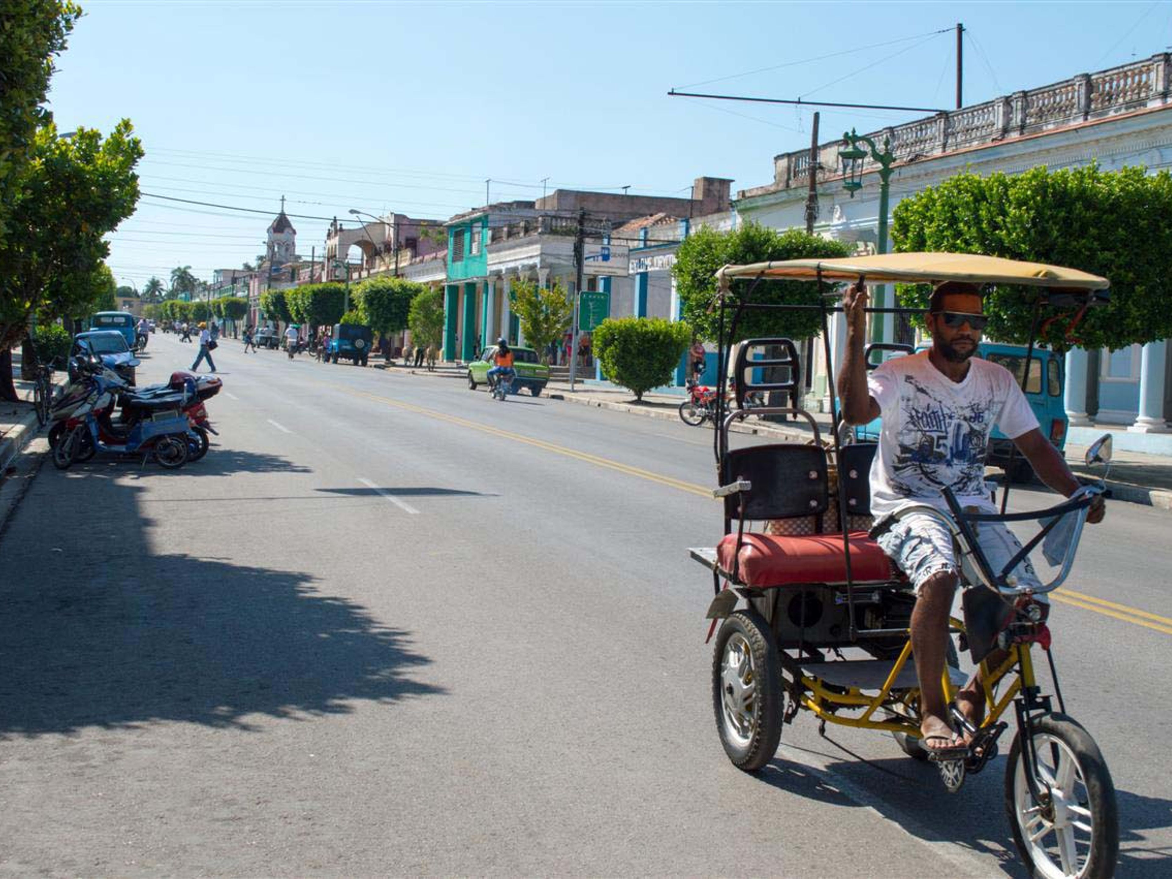 “Camagüey, Back to 50´s” tour. La Caridad avenue panoramic view, Camagüey city