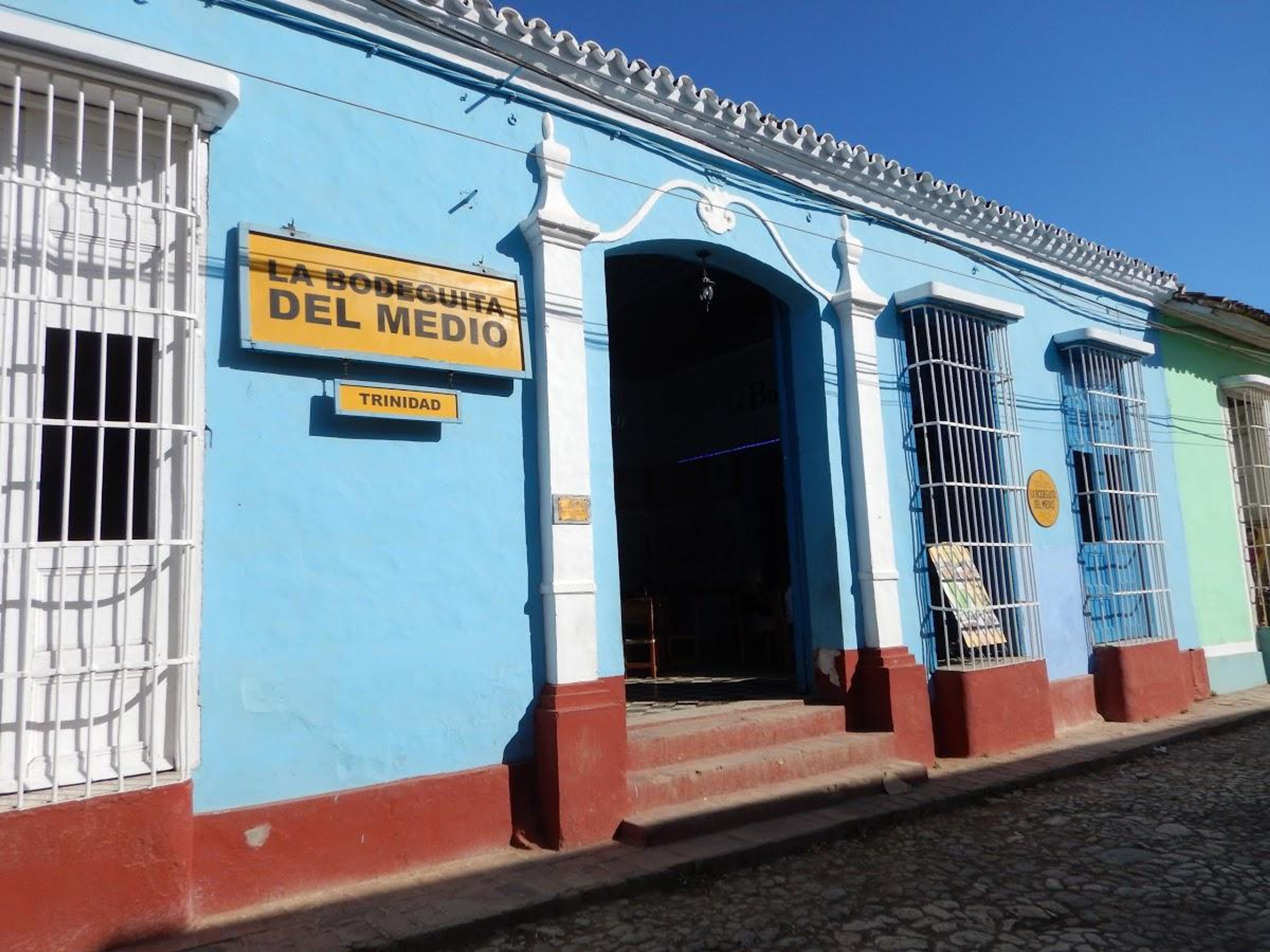 Excursión "TOUR DE BARES EN LA NOCHE TRINITARIA". La Bodeguita del Medio restaurant, Trinidad Old City, UNESCO World Heritage Site, Sancti Spíritus, Cuba.