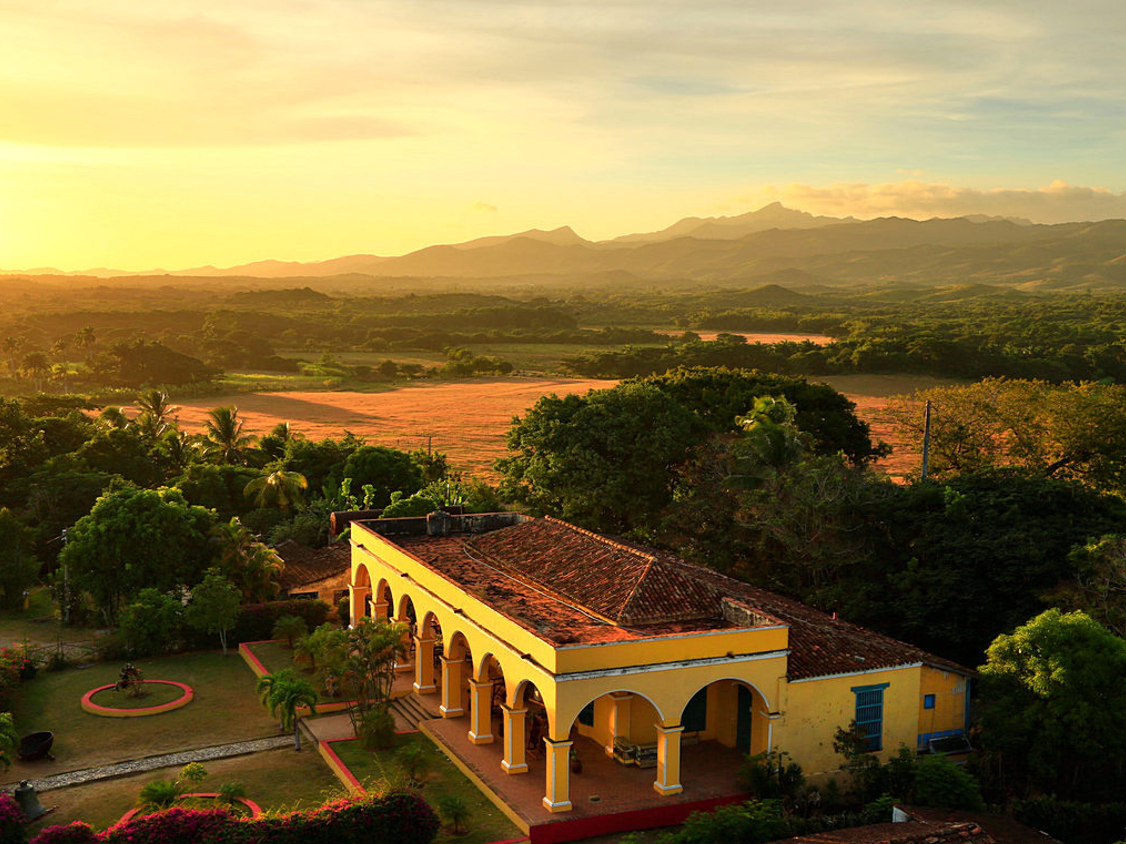Тур "Долина мельниц и Ancon Beach, незабываемый день". Manaca Iznaga farm panoramic view, Valley of the Sugar Mills, Trinidad, Sancti Spíritus, “To the Valley of the Mills and Ancon Beach, An Unforgettable Day” Tour