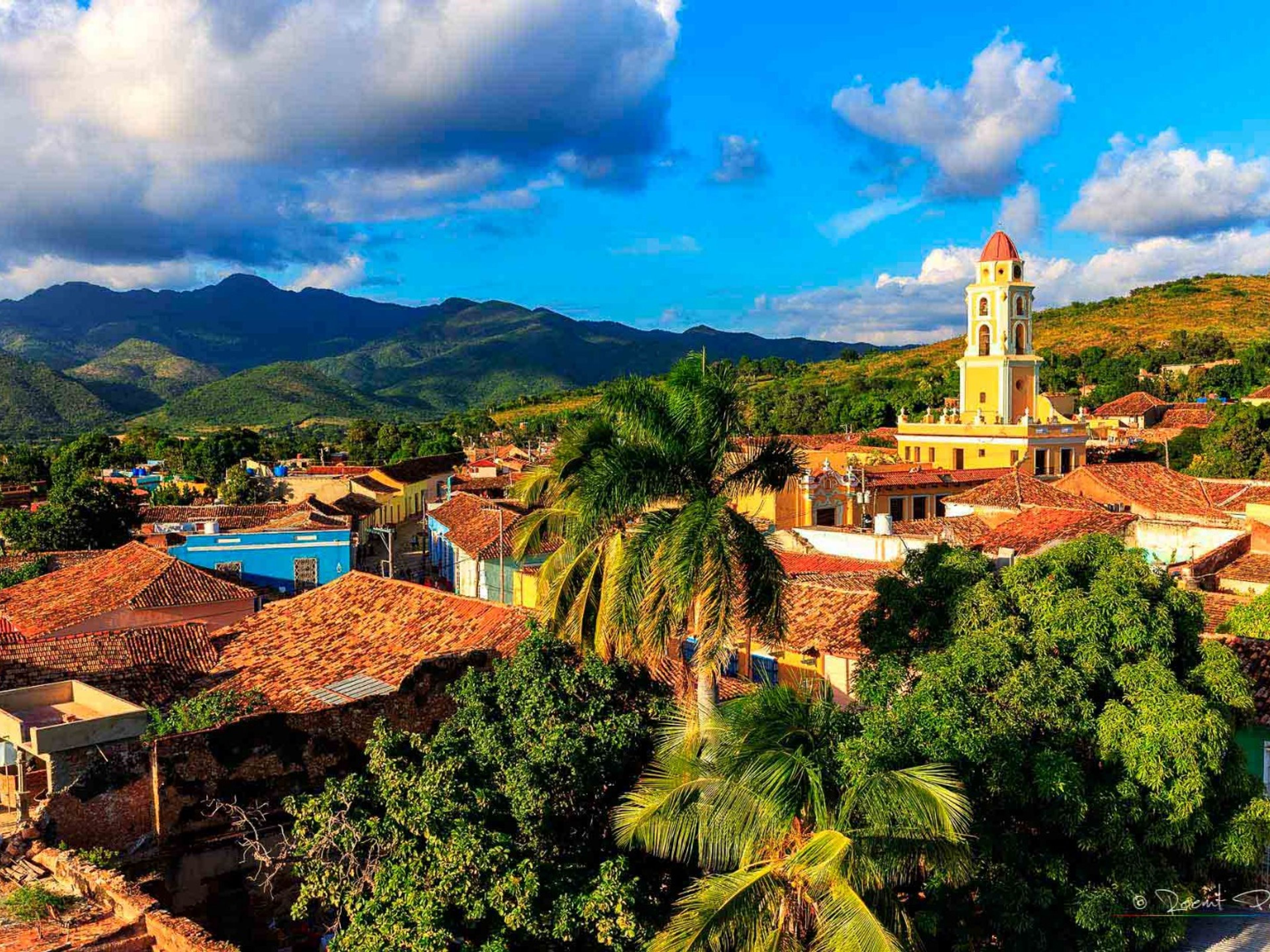 Tour "PROGRAMMA PLUS DI COCKTAIL CUBANI A TRINIDAD". Trinidad old city panoramic view, “Ride to Havana, Cienfuegos, Trinidad & Santa Clara in Old Fashion American Classic Cars” Overnight Tour (4 days / 3 nights)