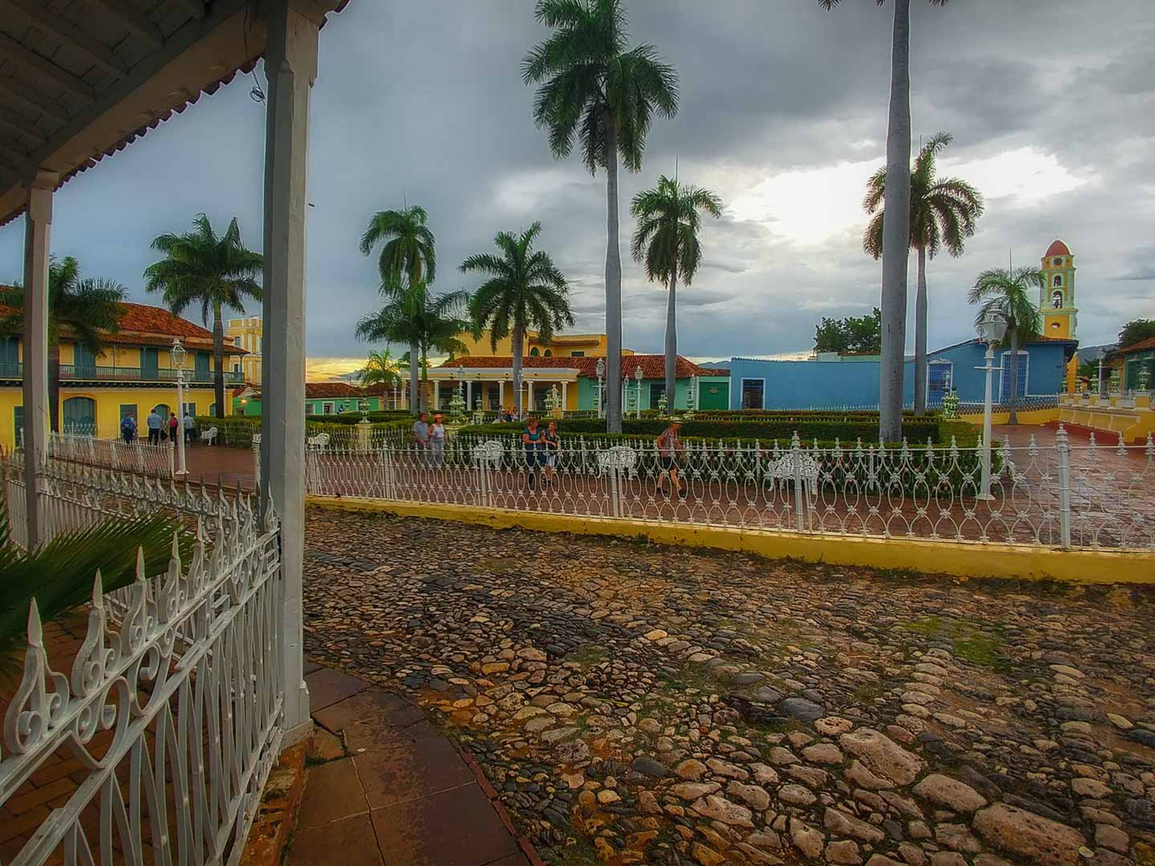Tour "PROGRAMMA PLUS DI COCKTAIL CUBANI A TRINIDAD". Mayor square of Trinidad city panoramic view, “Ride to Havana, Cienfuegos, Trinidad & Santa Clara in Old Fashion American Classic Cars” Overnight Tour (4 days / 3 nights)