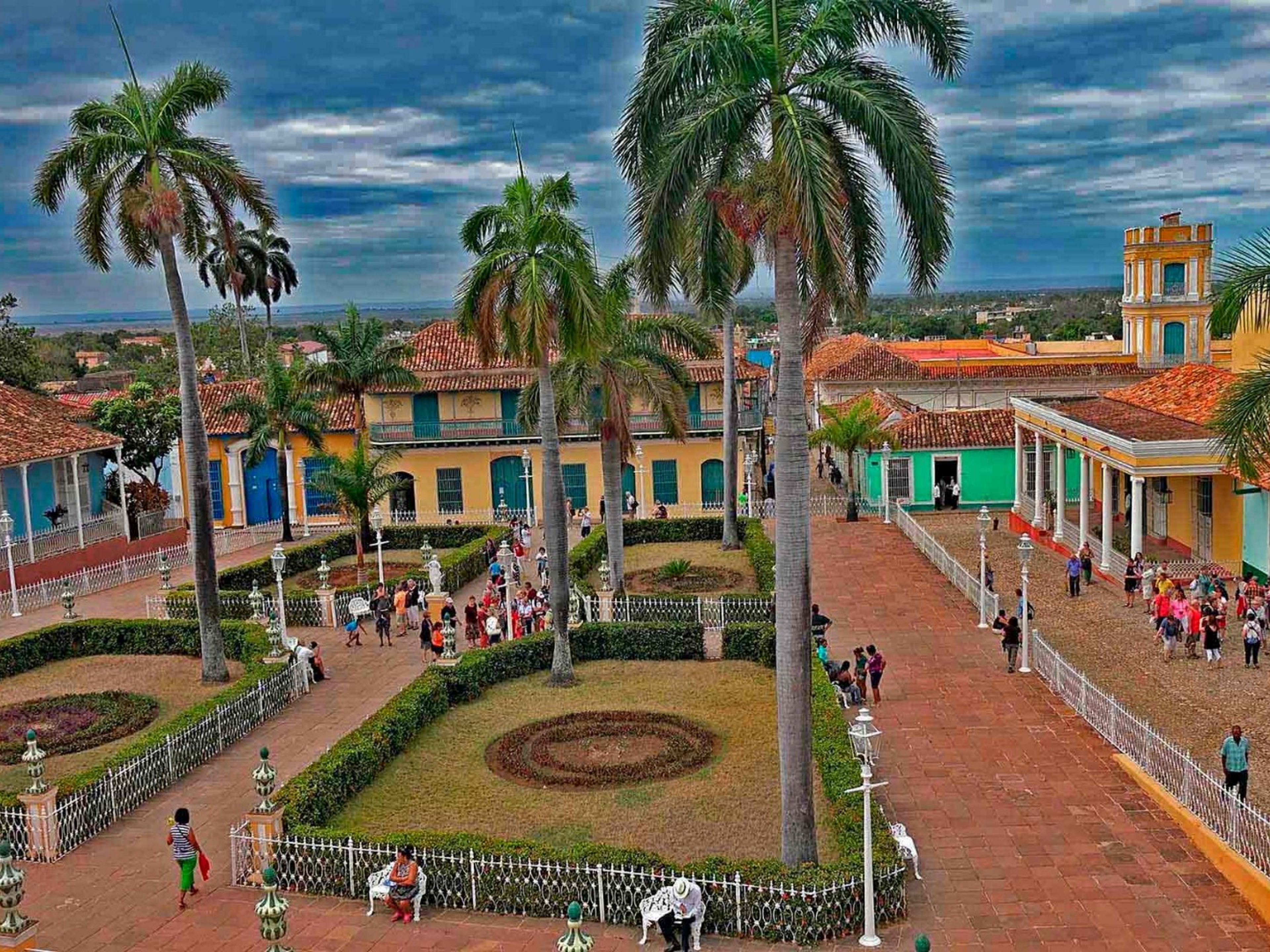 Tour "PROGRAMMA PLUS DI COCKTAIL CUBANI A TRINIDAD". The mayor square of Trinidad city panoramic view, “Ride to Havana, Cienfuegos, Trinidad & Santa Clara in Old Fashion American Classic Cars” Overnight Tour (4 days / 3 nights)