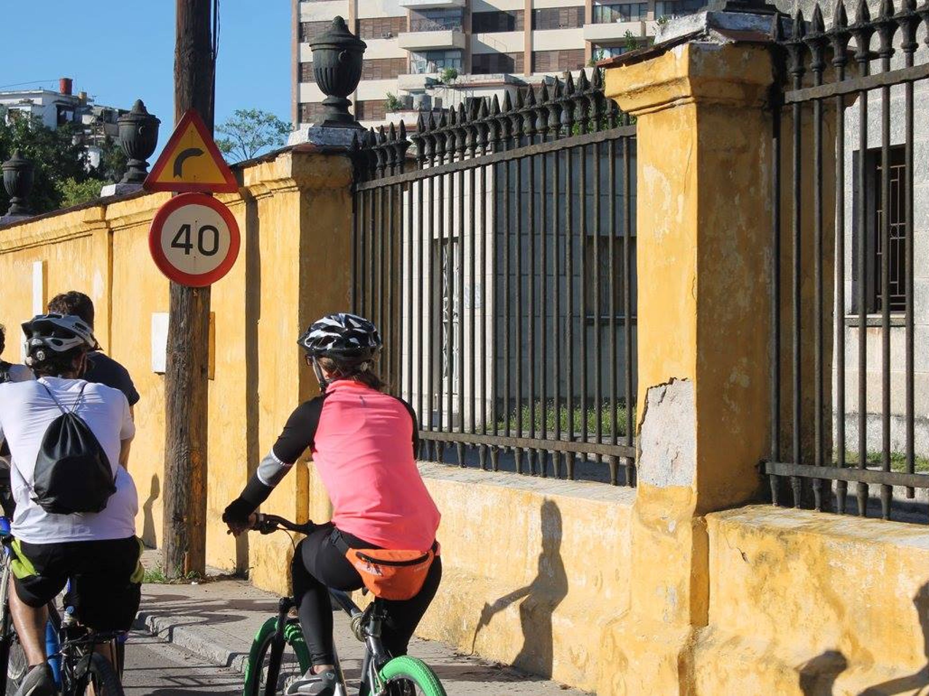 Tour in bici "VEDADO + COCO BLUE". "VEDADO + COCO BLUE" Bike Tour, Havana, Cuba.