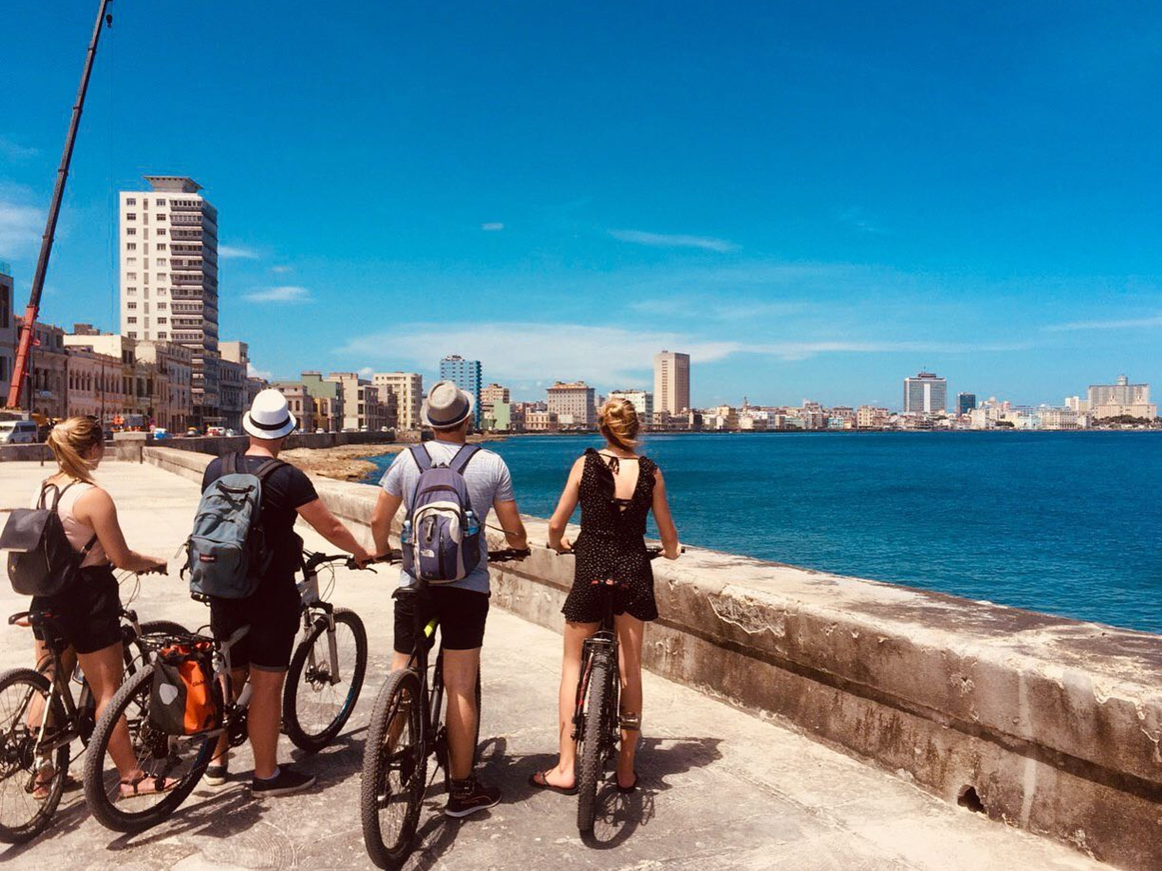 Tour in bici "VEDADO + COCO BLUE". "VEDADO + COCO BLUE" Bike Tour, Havana, Cuba.