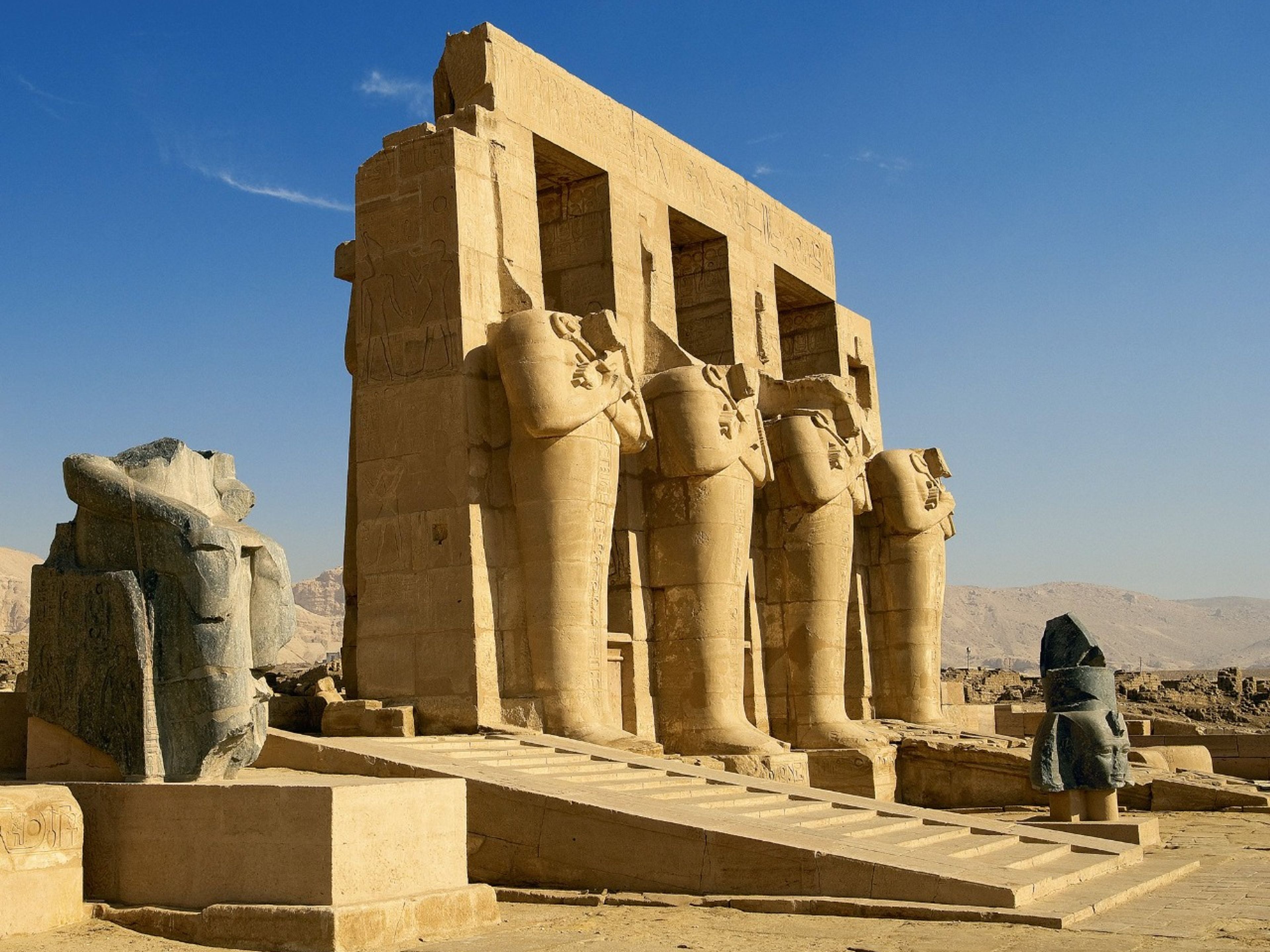 AUSFLUG "TAL DER KÖNIGE, TEMPEL DER KÖNIGIN HATCHEPSUT UND DIE KOLUMEN DER MEMMON".. null