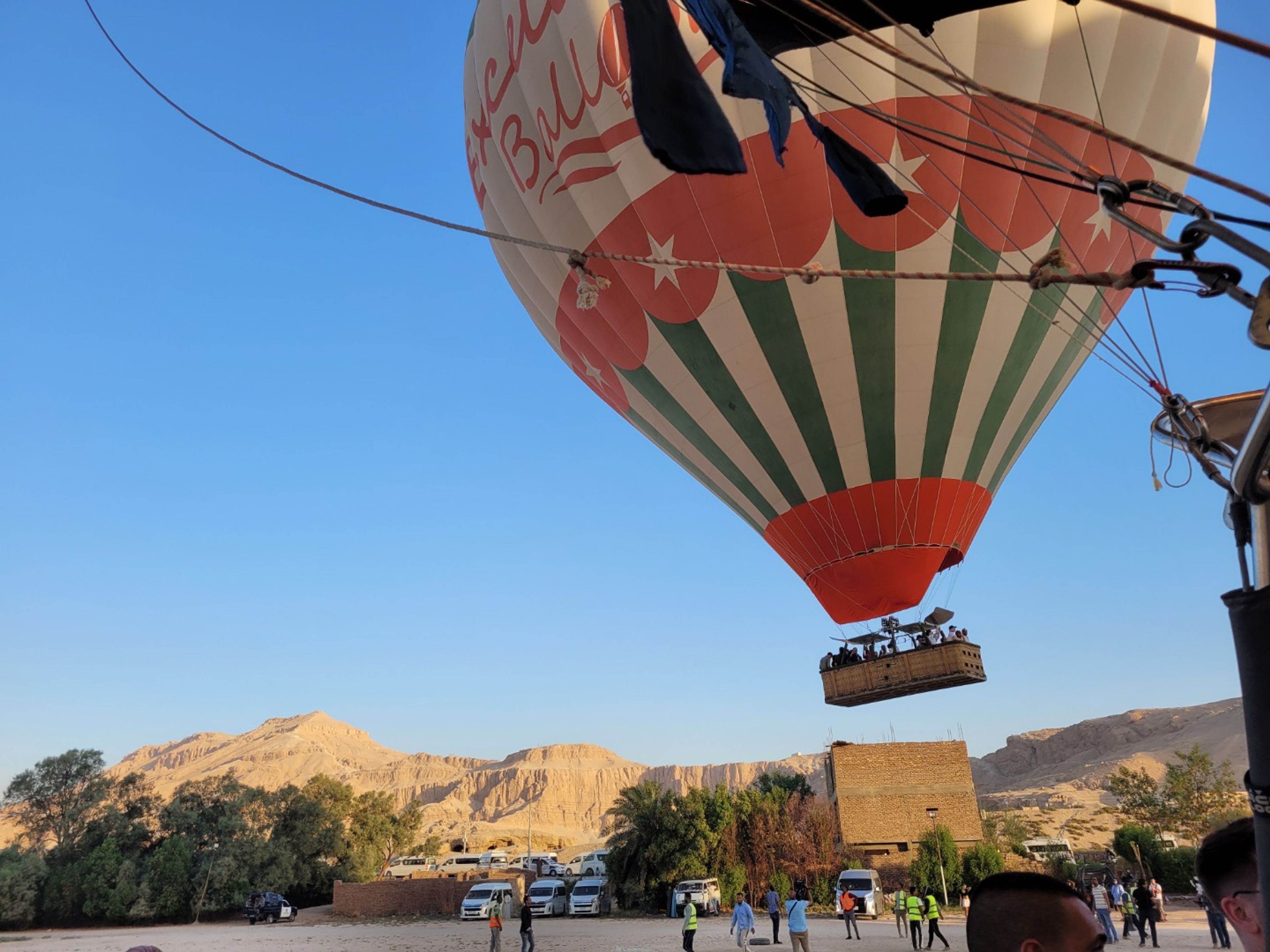 Excursão privada “VOO DE BALÃO EM LUXOR”. "BALLOON RIDE IN LUXOR" Private Tour, Luxor, Egypt.