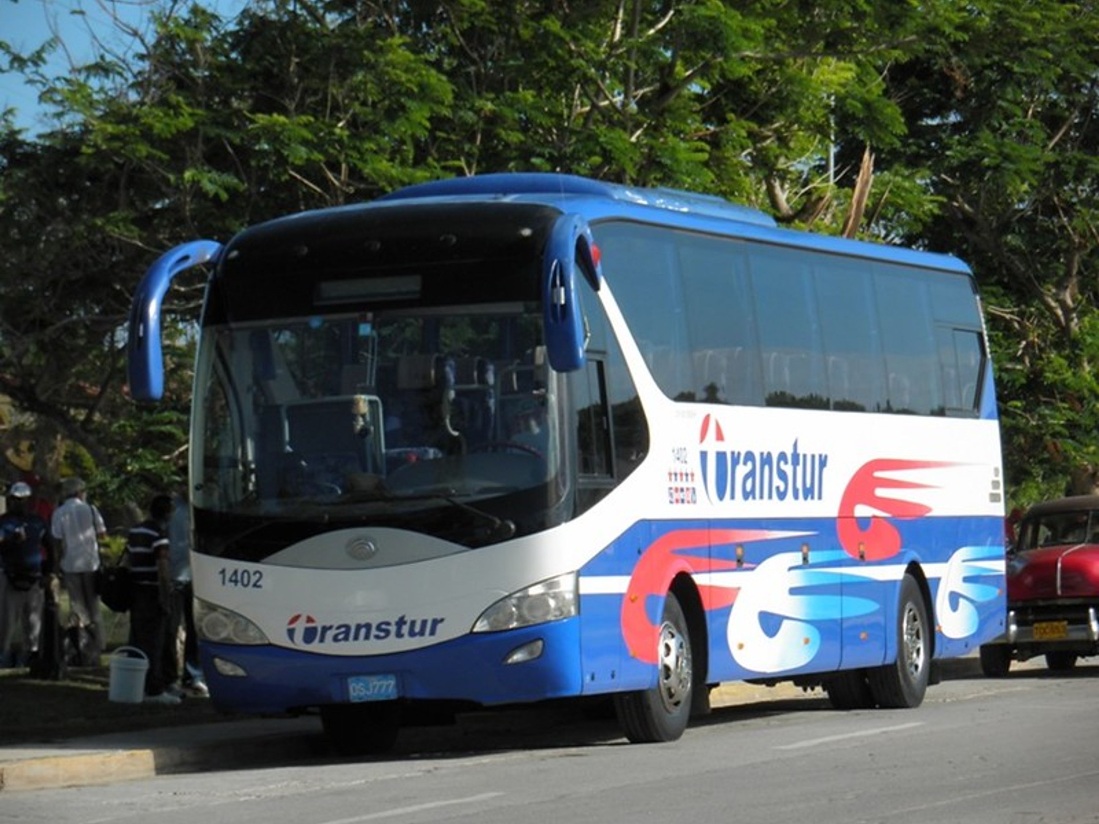 “EL EXPRESO DE CUBA: ”VIÑALES / PINAR DEL RÍO / HAVANE” Services de transfert collectif