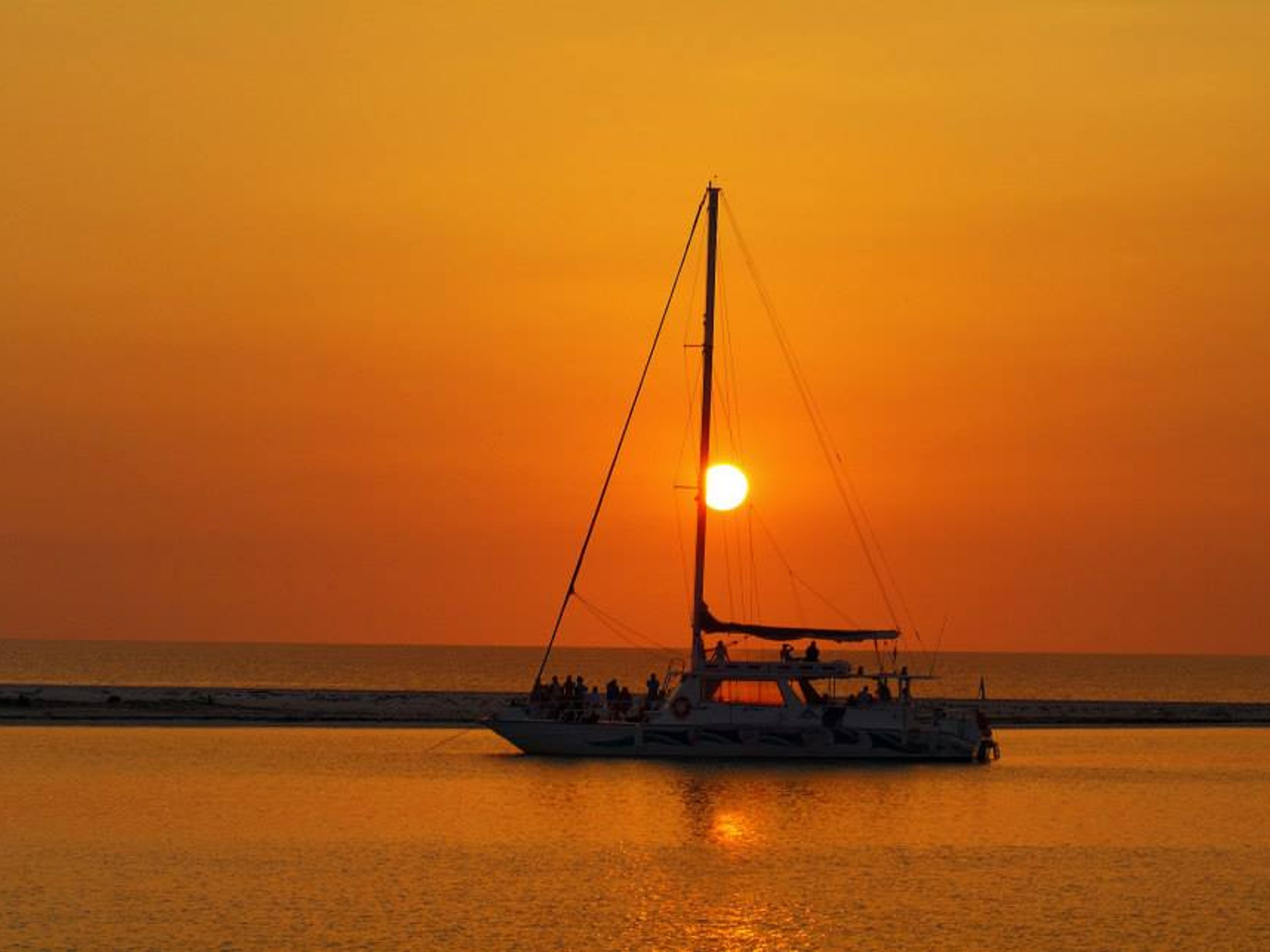 Тур "МОРСКОЕ ПУТЕШЕСТВИЕ ВДОЛЬ ПОБЕРЕЖЬЯ САНТА-ЛУСИИ". Boat trip along the coast of Santa Lucia beach