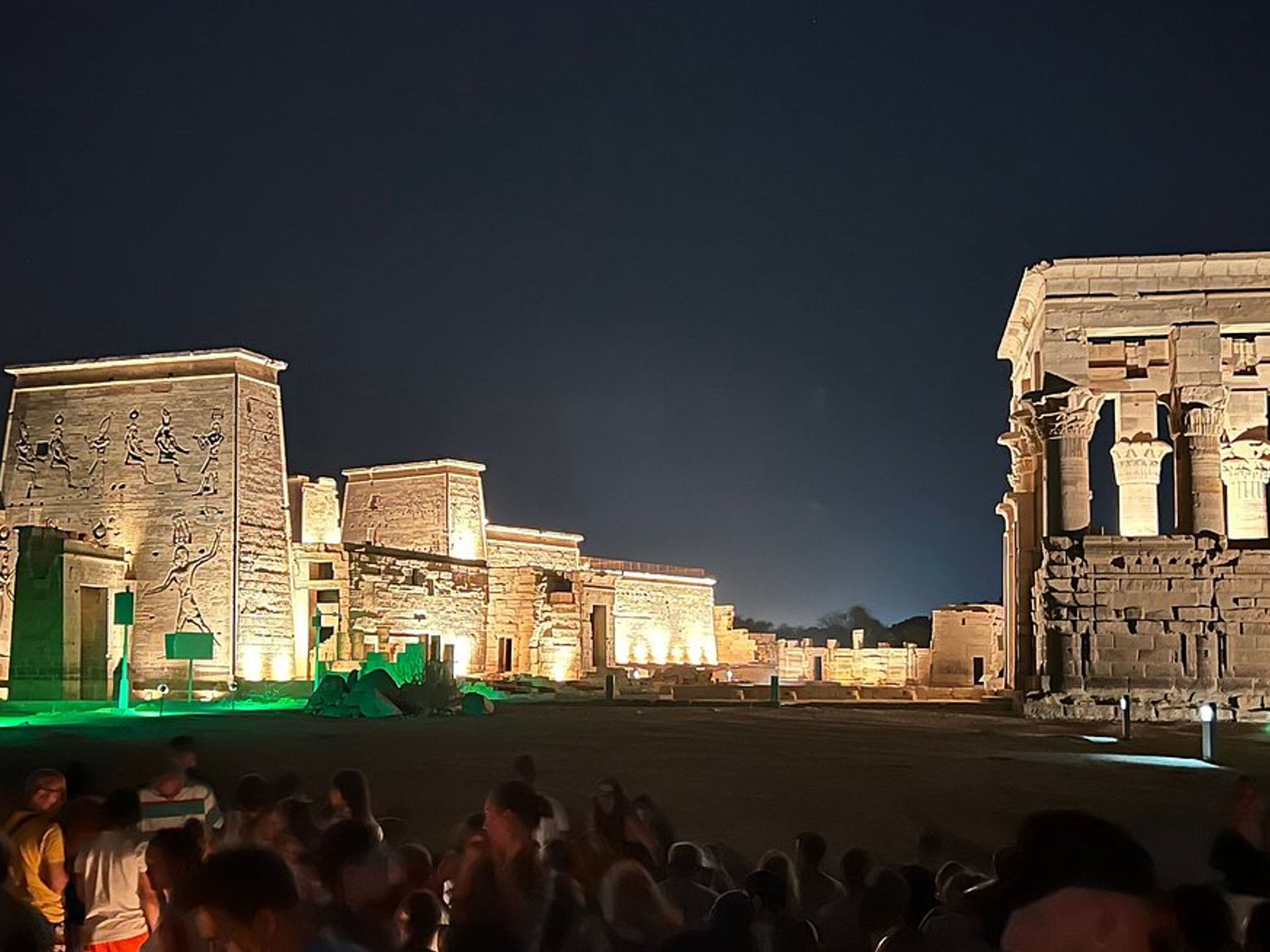 Excursão privada “ESPETÁCULO DE LUZES E SOM O TEMPLO DE PHILAE”. "LIGHT AND SOUND SHOW AT THE TEMPLES OF PHILAE" Private Tour, Aswan, Egypt.