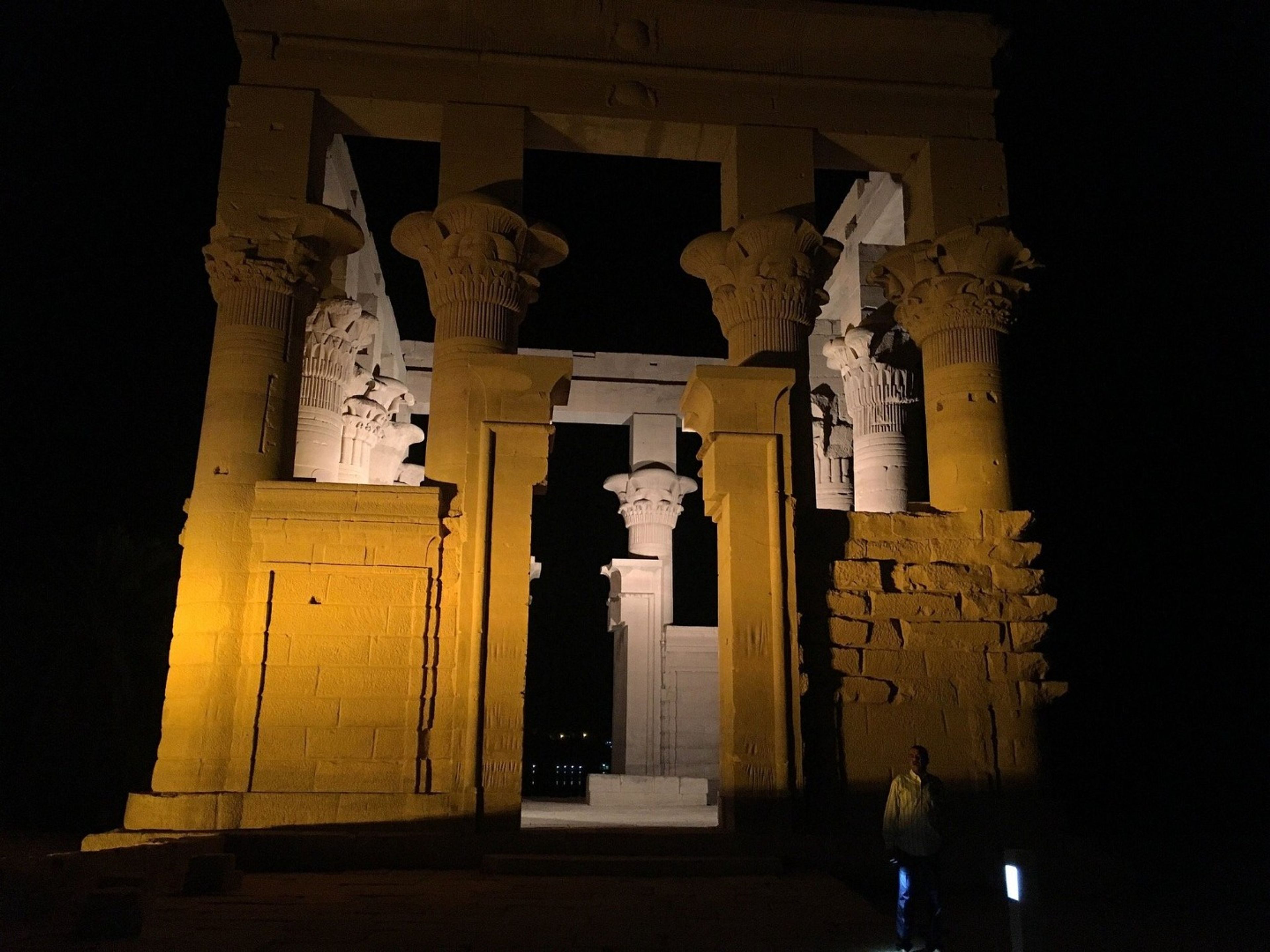 Tour Privato "SPETTACOLO DI LUCI E SUONI IL TEMPIO DI PHILAE". "LIGHT AND SOUND SHOW AT THE TEMPLES OF PHILAE" Private Tour, Aswan, Egypt.