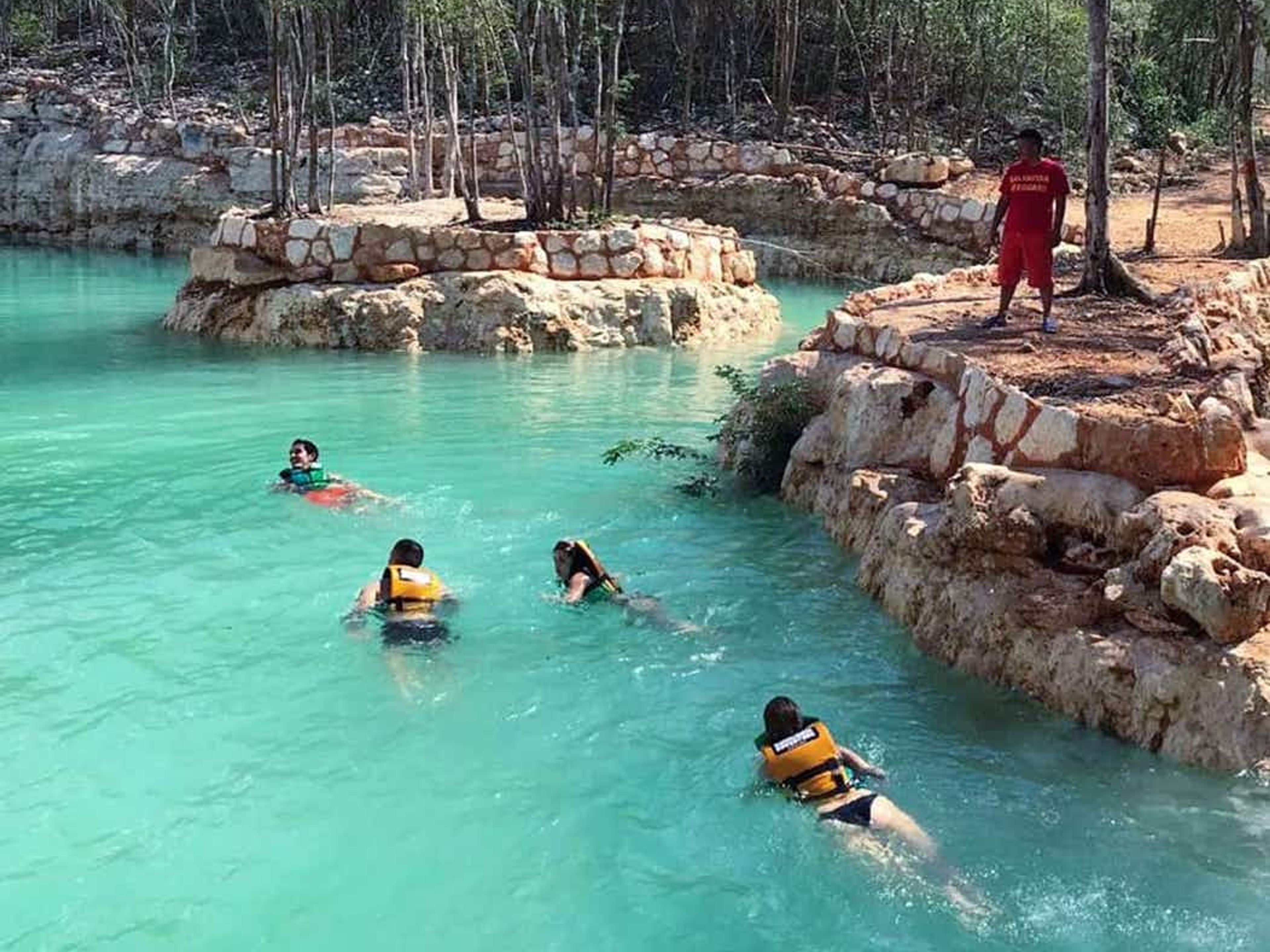 Excursión "Entrada a Chichen Adventure + Buffet + Cabalgata". With numerous refreshing and fun attractions, you can enjoy in Chichen Adventure Park, Cancun, Yucatan Peninsula. Mexico.