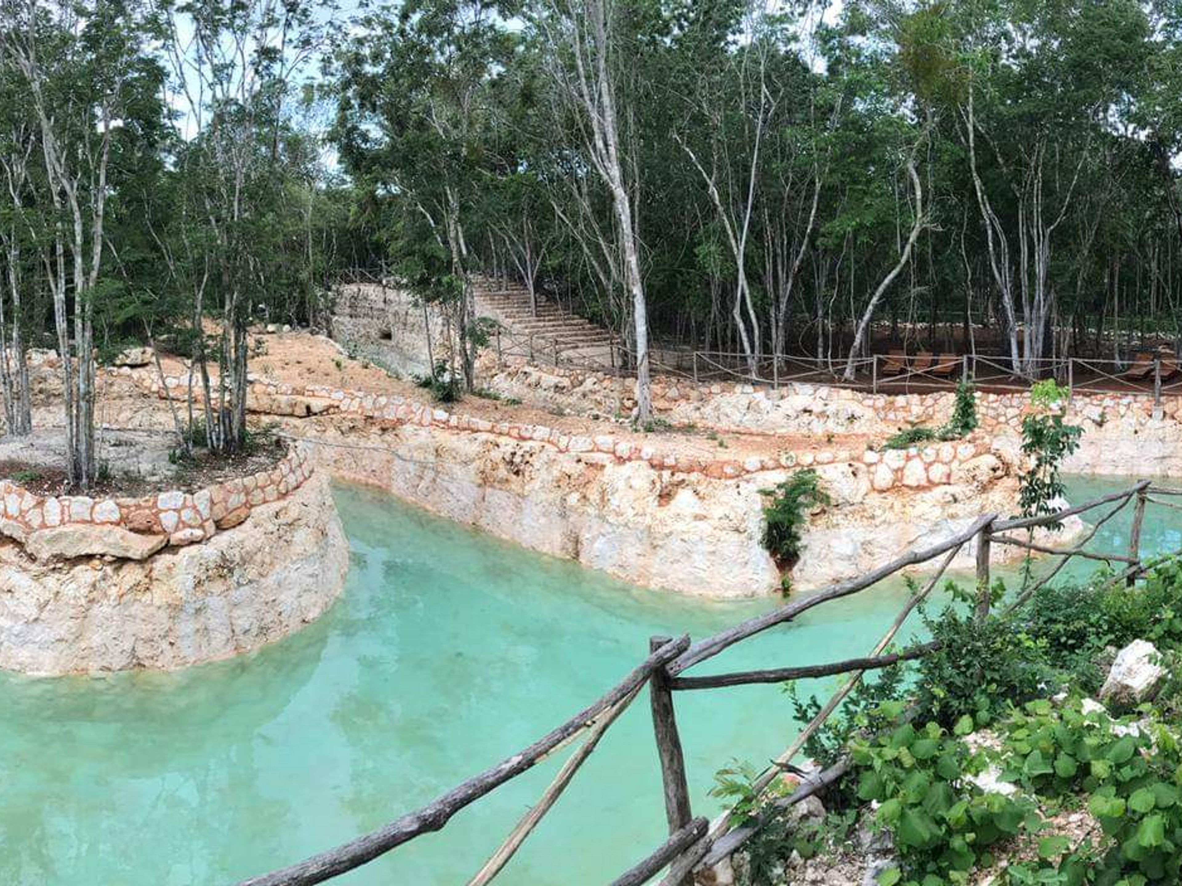 Excursión "Entrada a Chichen Adventure + Buffet + Cabalgata". Artificial baths in Chichen Adventure, have fun and be passionate about this park. Chichen Itza, Yucatan Peninsula.