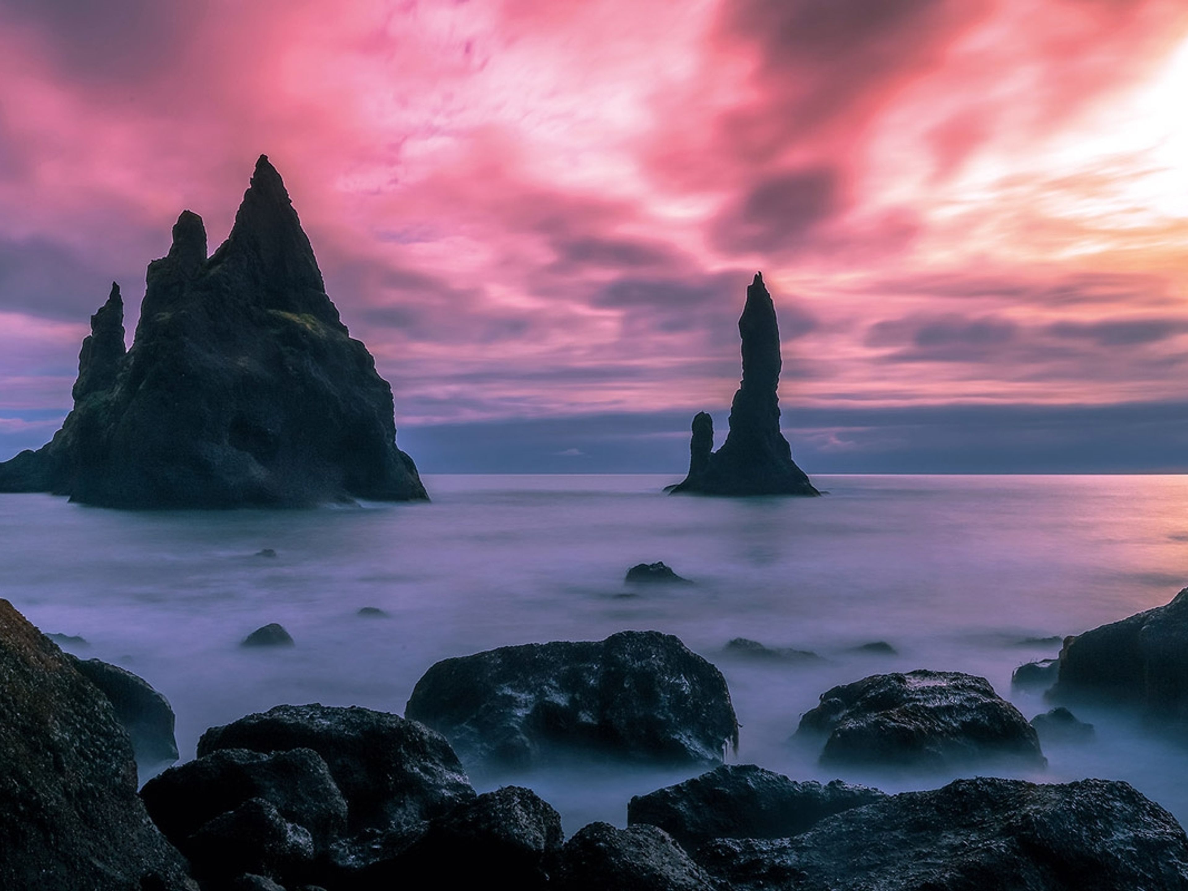 Excursión privada "LAGUNA GLACIAR DE JÖKULSÁRLÓN + COSTA SUR". Reynisfjara black beach panoramic view, Iceland.