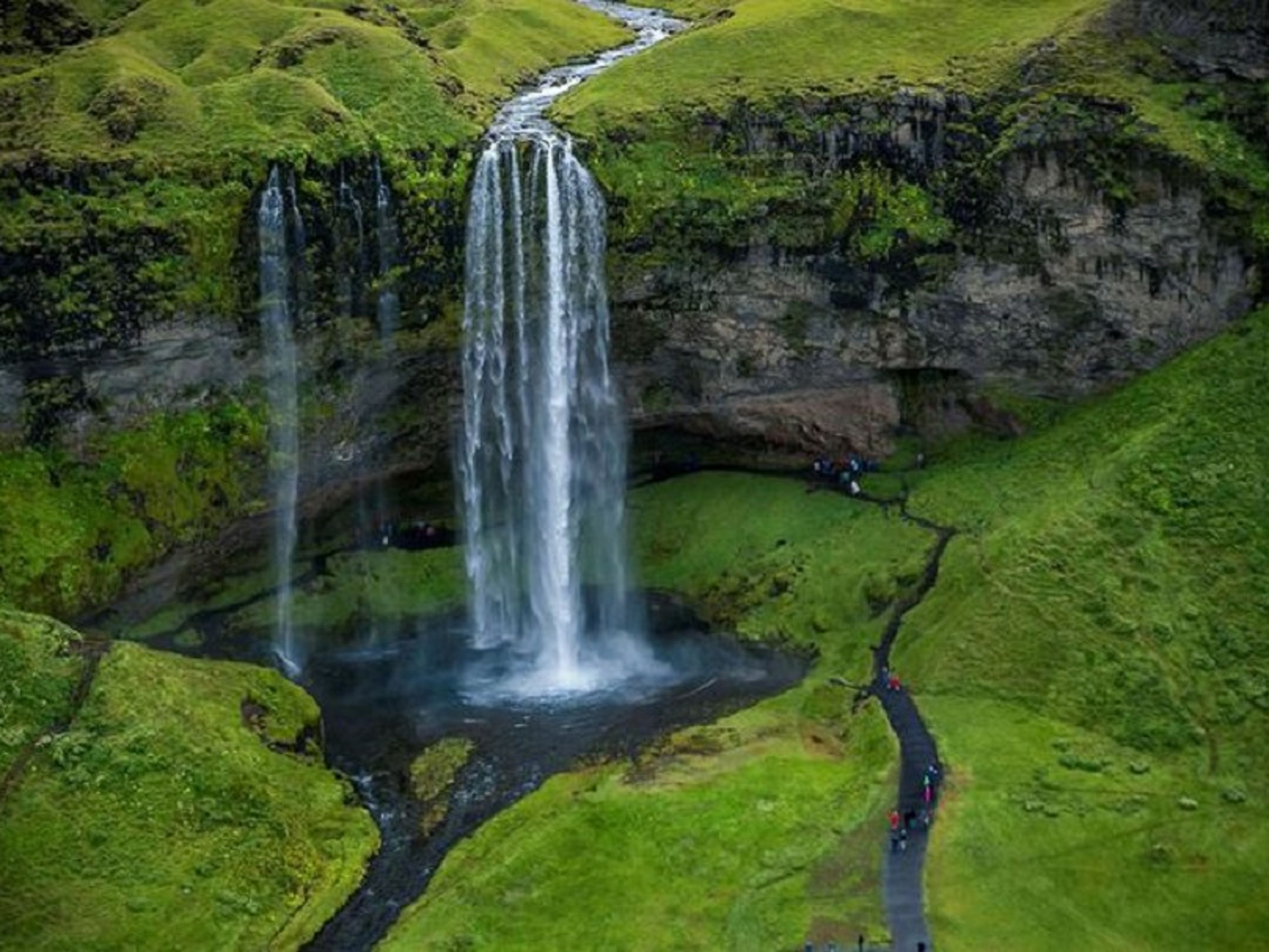 Excursión privada "LAGUNA GLACIAR DE JÖKULSÁRLÓN + COSTA SUR". Seljalandsfoss waterfall panoramic view, Iceland.