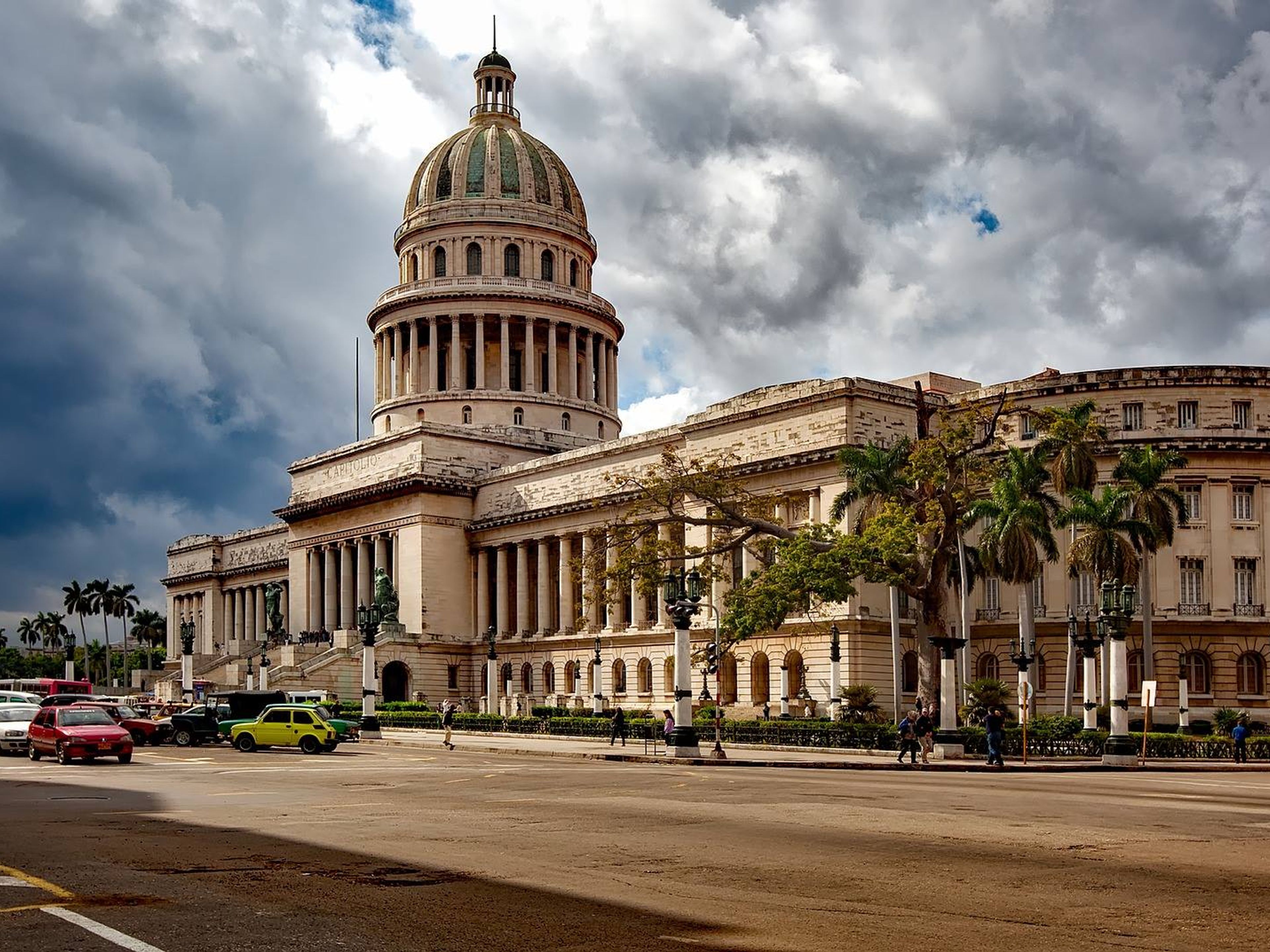 "PANORAMISCHE HAVANA" Scooter Tour. The Capitol of Havana panoramic view, Old Havana, Havana, Cuba.