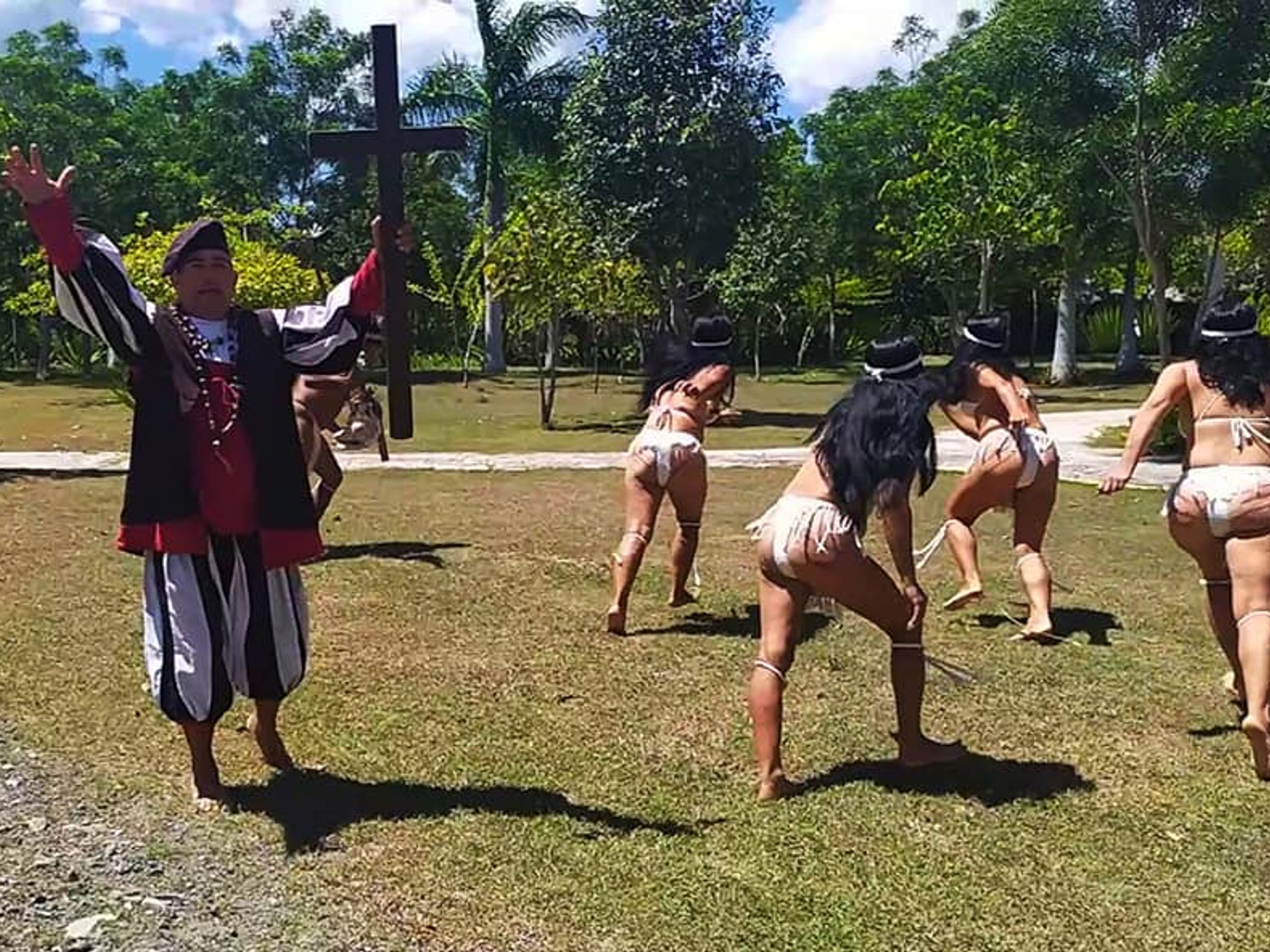 Excursão "1492 (UM DIA NO PARQUE DE CRISTÓVÃO COLOMBO)". Aboriginal show in the Taino village, Cayo Bariay National Monument Park, Holguín, Cuba.