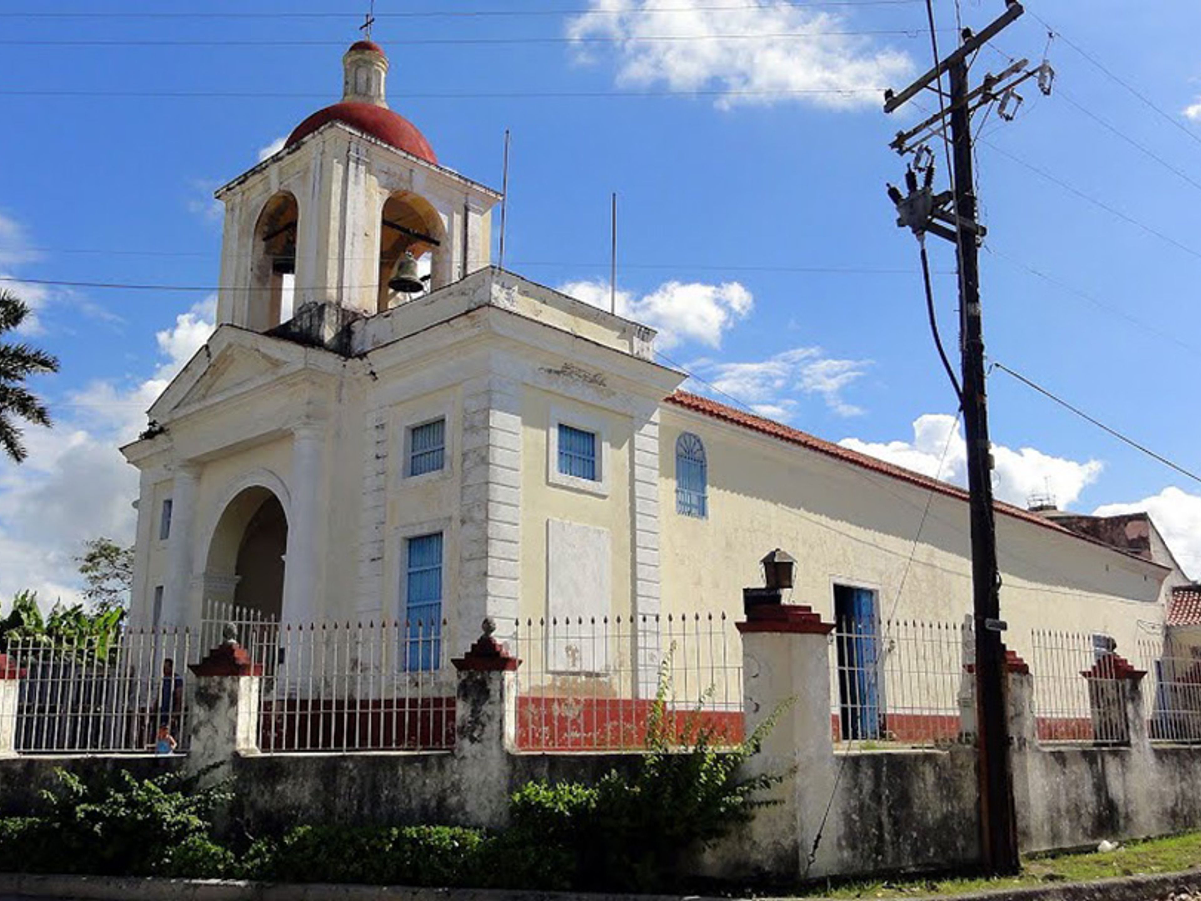 Excursão de Bicicleta "HAVANA, RAÍZES AFROCUBANAS + BEYOND ROOTS". Iglesia de Nuestra Señora de Regla panoramic view, Regla, Havana, Cuba.