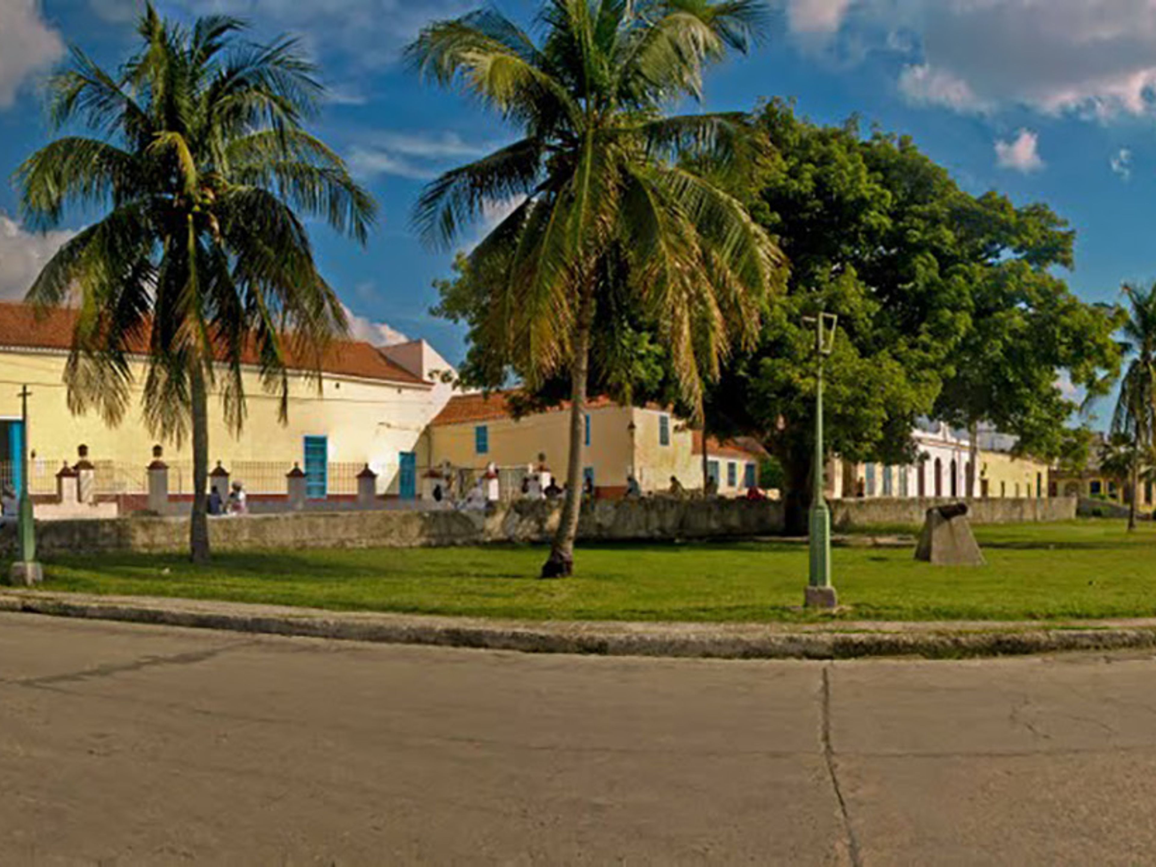 Excursão de Bicicleta "HAVANA, RAÍZES AFROCUBANAS + BEYOND ROOTS". Iglesia de Nuestra Señora de Regla panoramic view, Regla, Havana, Cuba.