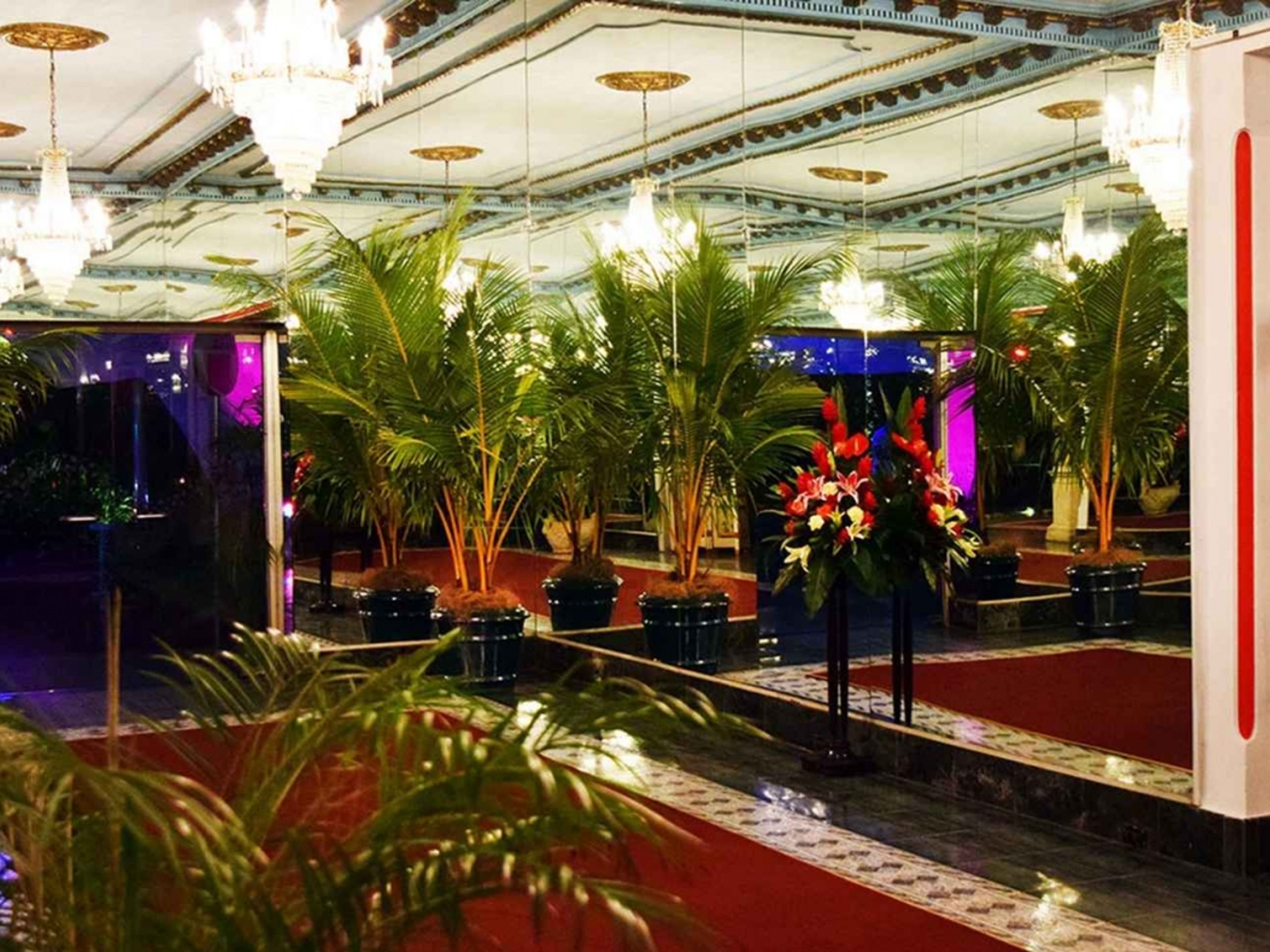 "Tropicana Cabaret Show" dans American Classic Cars Tour. Tropicana cabaret show in american classic cars tour.