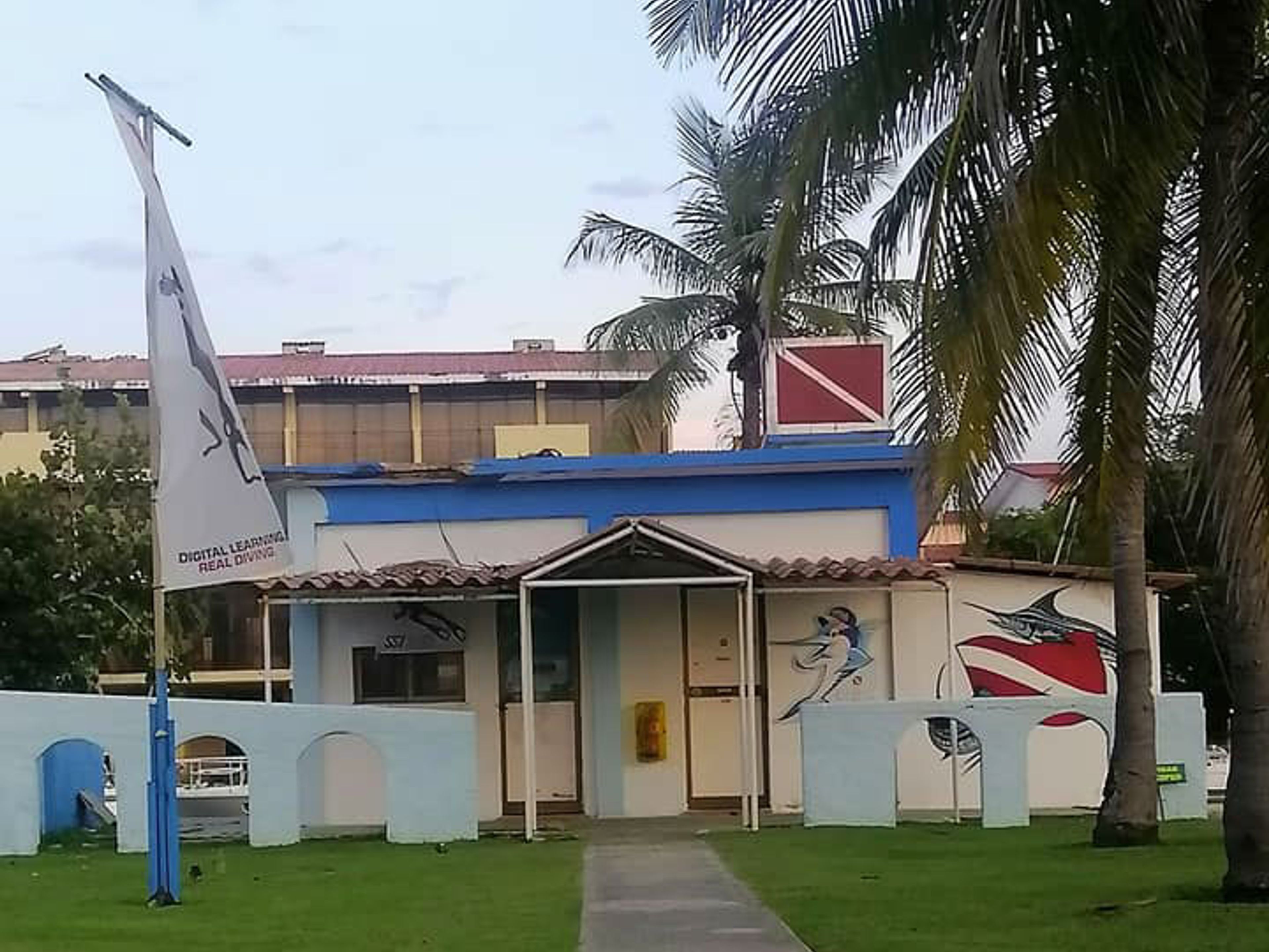 "TAUCHEN IN MARINA HEMINGWAY (LA AGUJA)" Tour. La Aguja diving center, Marina Hemingway, La Habana, Cuba.