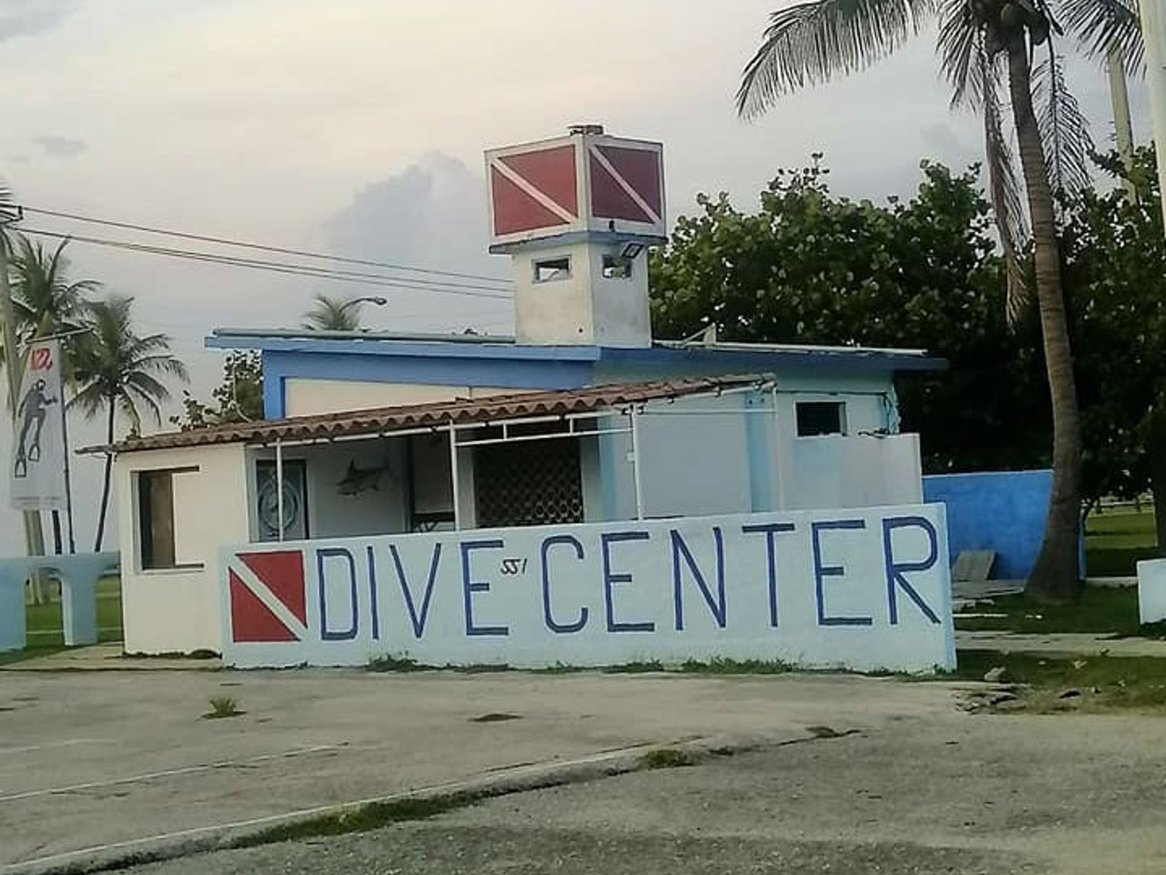 "TAUCHEN IN MARINA HEMINGWAY (LA AGUJA)" Tour. La Aguja diving center, Marina Hemingway, La Habana, Cuba.