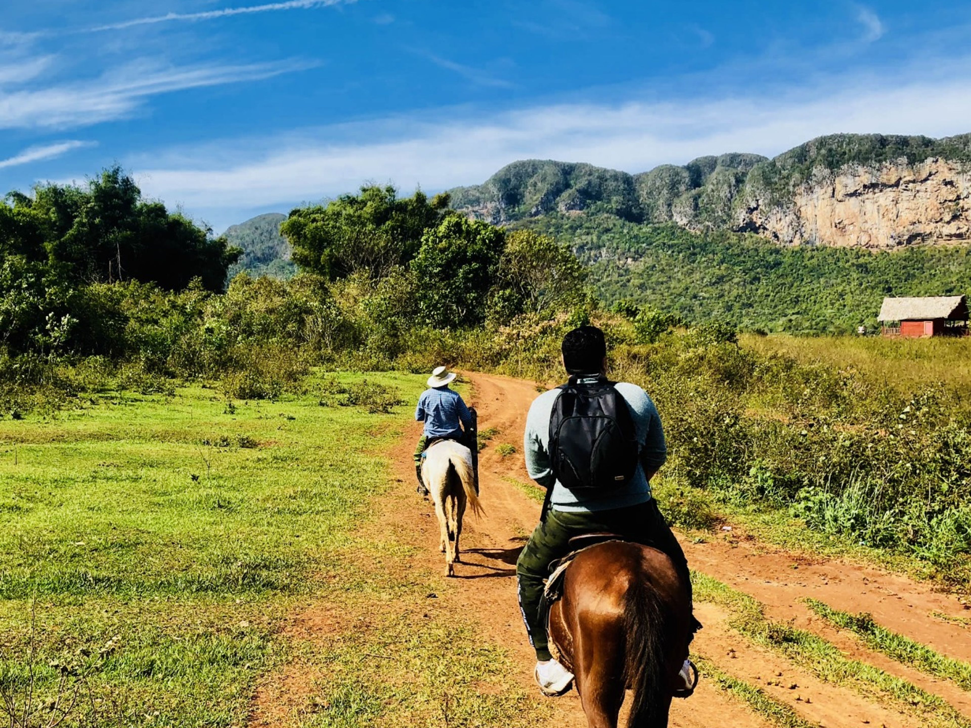 Tour "Avventura a cavallo attraverso la valle di Viñales". Viñales valley panoramic view, Pinar del Río, "Horseback Adventure through the Valley of Viñales" Tour