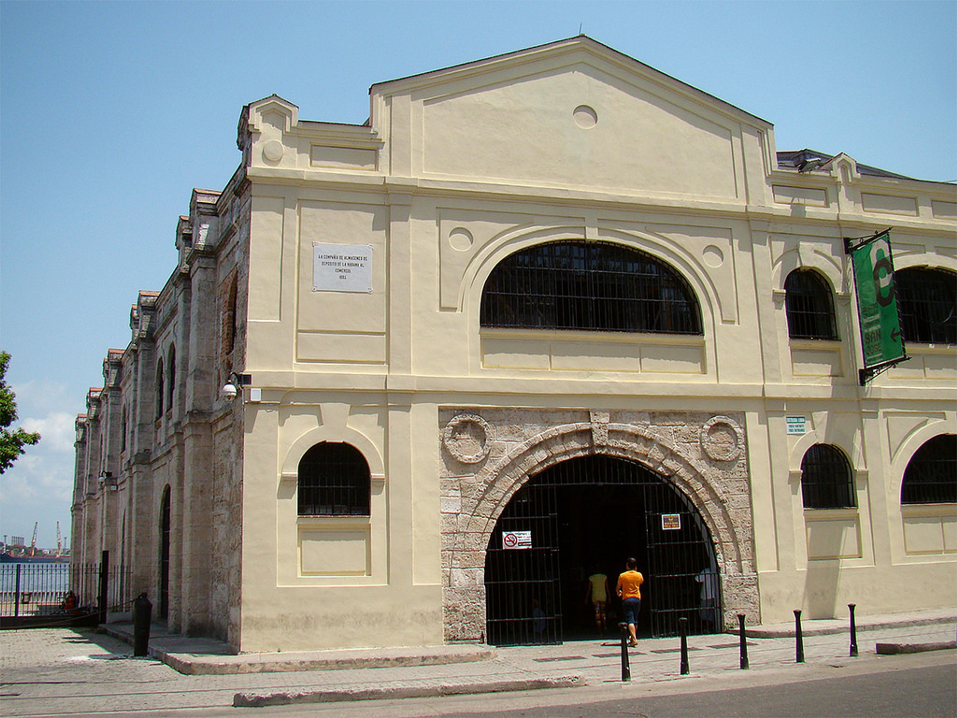"HAVANA, HISTORY AND FUN + OPTIONAL VISIT TO THE TROPICANA CABARET" Tour (OPTION 2). Antiguos Almacenes San José (Old San José Warehouses), Havana's handicrafts market. Old Havana, Cuba.
