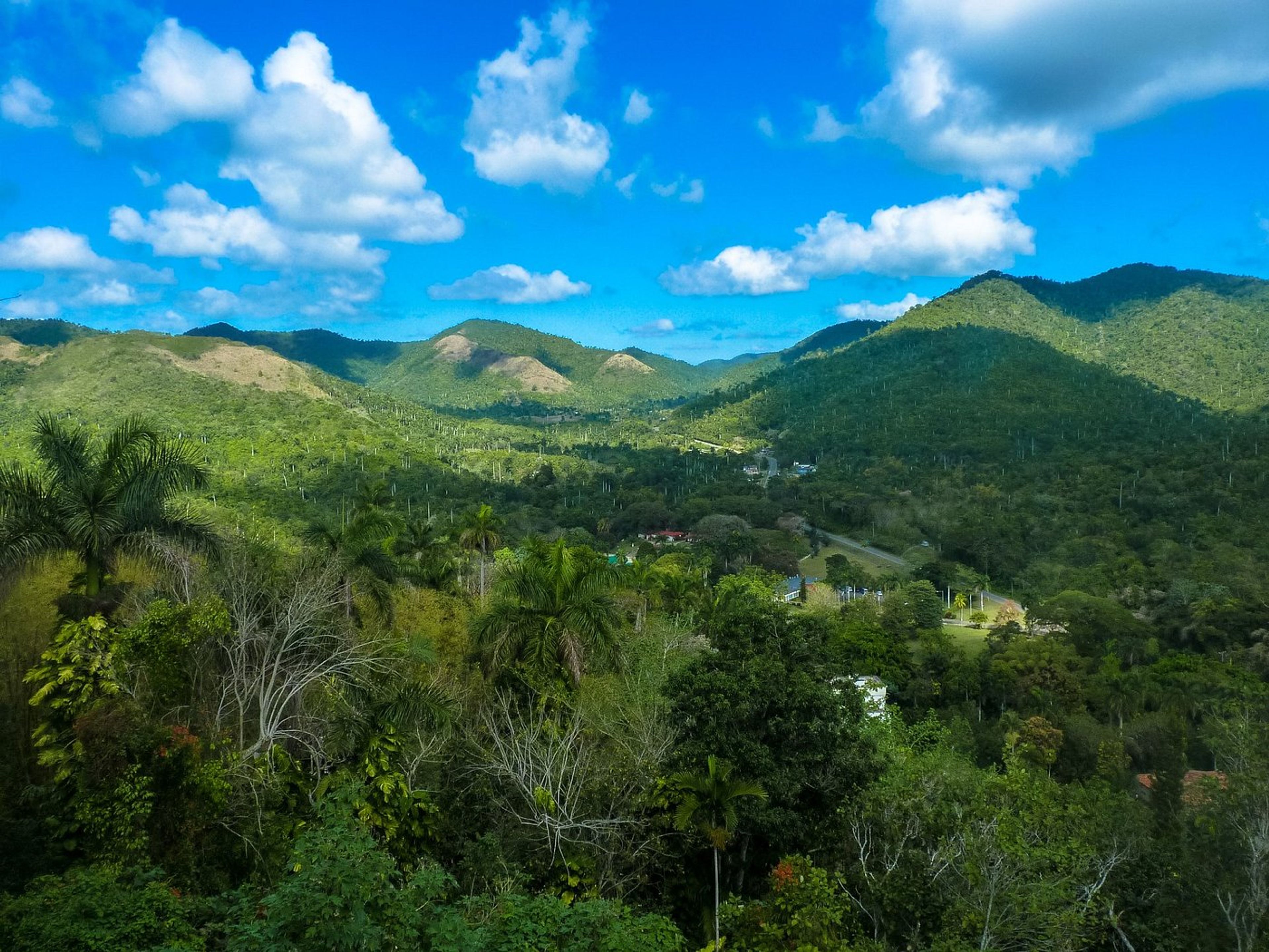 "BESUCH DER WERKSTATT UND DES HAUSES DES TÖPFERMEISTERS REY" Tour. Soroa Natural Park panoramic view, Artemisa, Cuba.