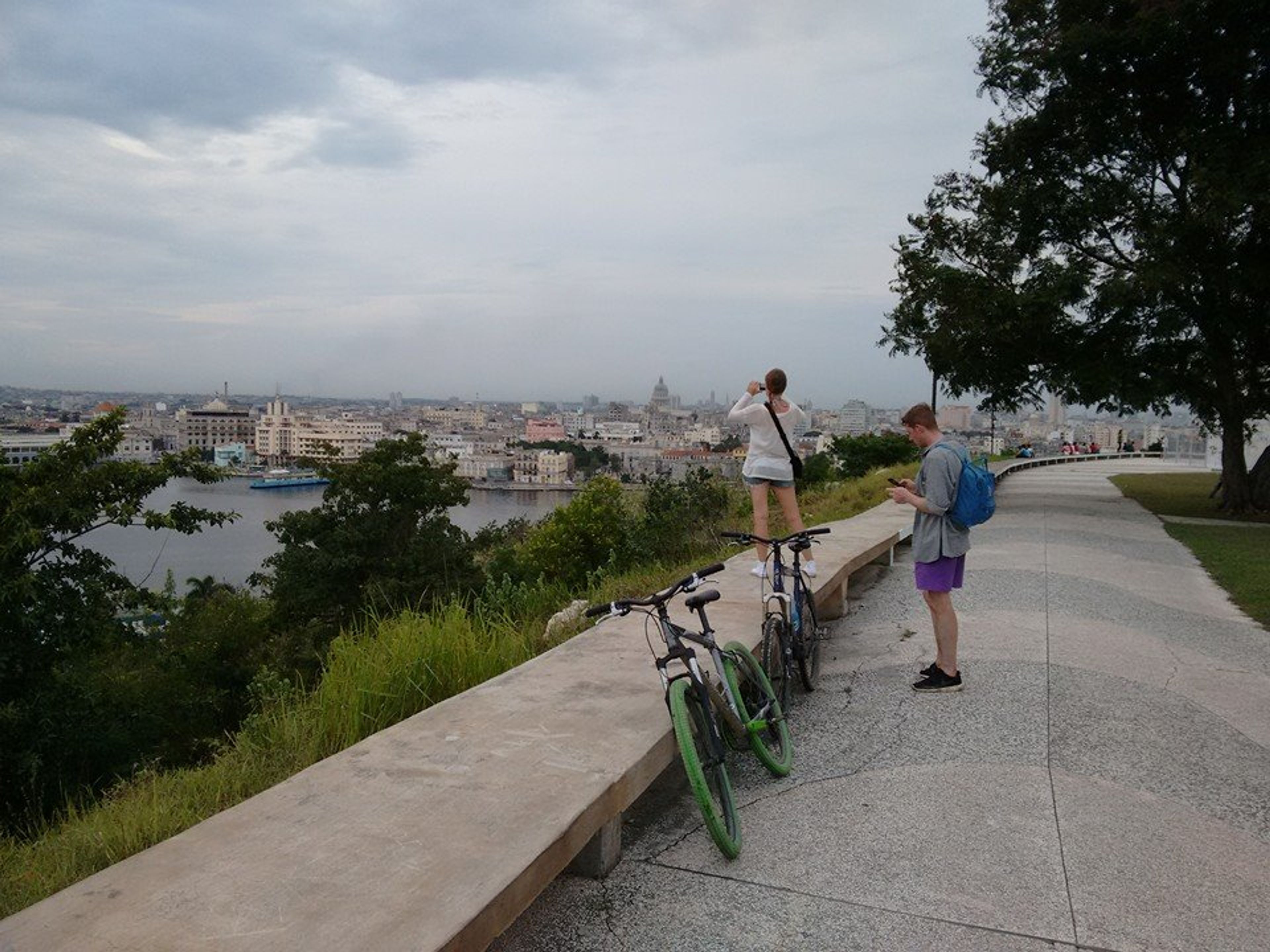 Excursión en bicicleta "CAMPO Y PLAYA". "COUNTRYSIDE AND BEACH" Bike Tour, Havana, Cuba.