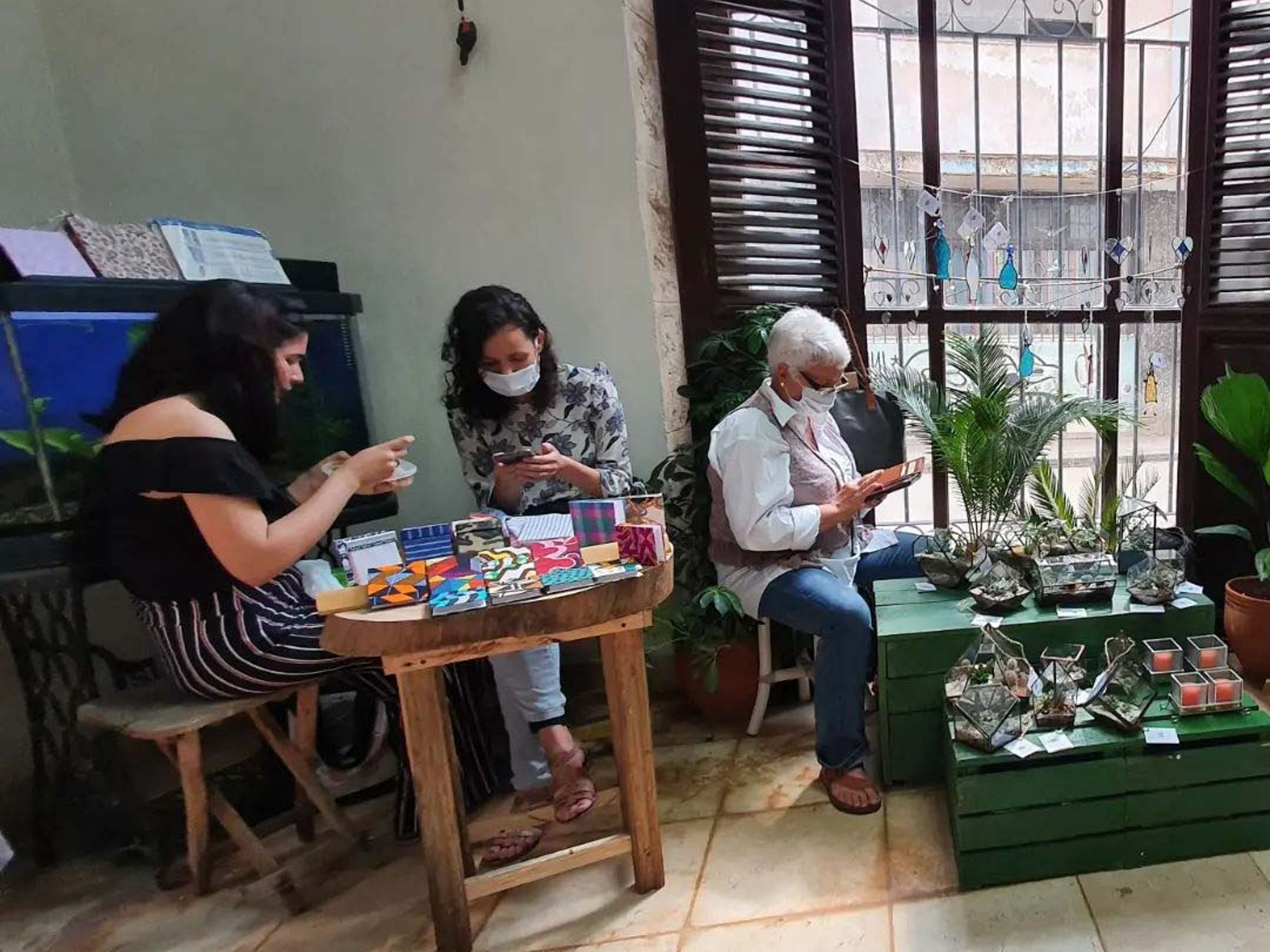 Tour "INCONTRO CON LE IMPRENDITRICI CUBANE". Ciclo Ecopapel proyect  “MEET THE CUBAN FEMALE ENTREPRENEURS” Tour