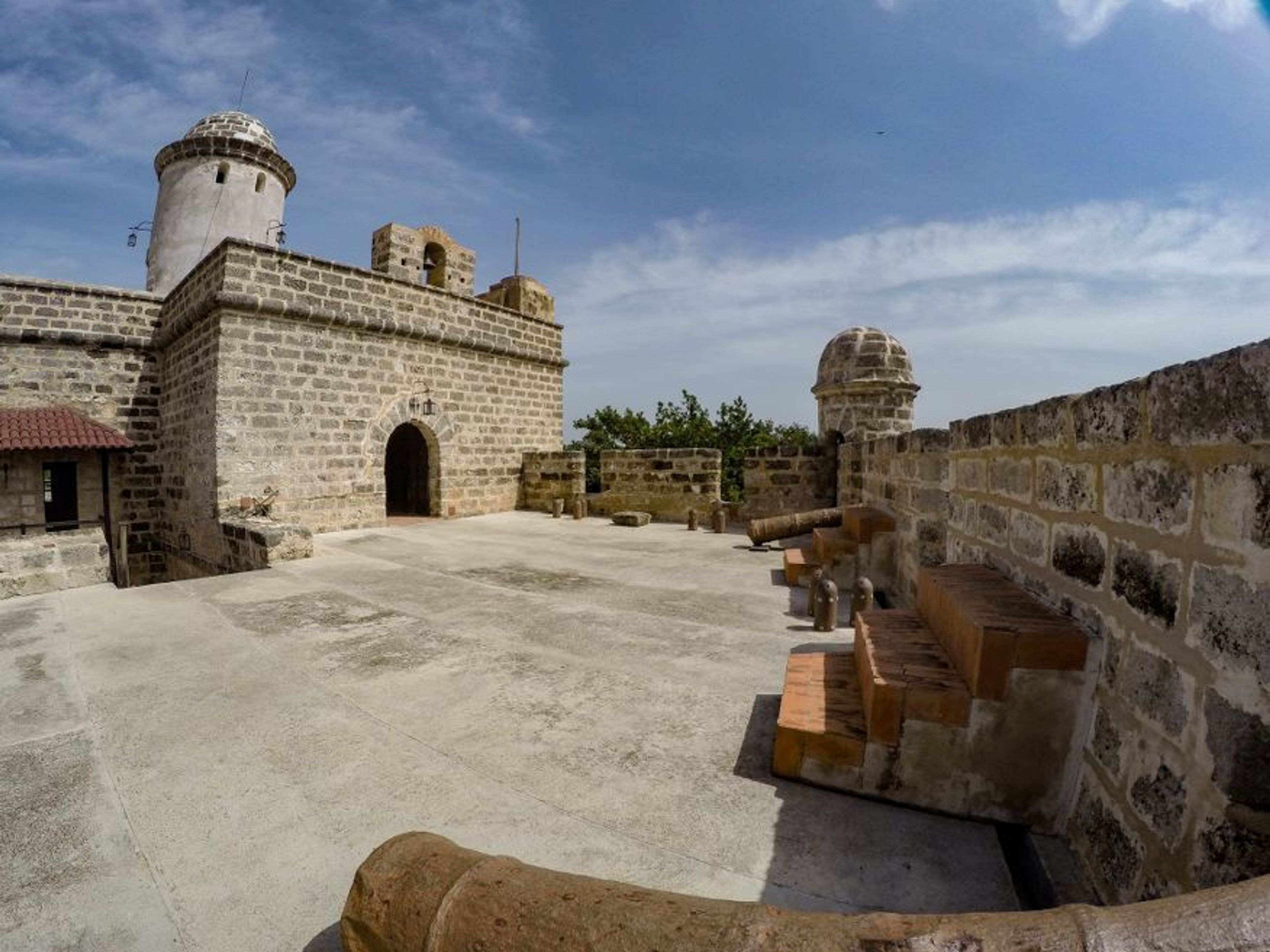 Excursão "DESCUBRA OS ENCANTOS DA FORTALEZA DE NUESTRA SEÑORA DE LOS ÁNGELES DE JAGUA E A BAÍA DE CIENFUEGOS". Jagua Castle or Nuestra Señora de los Ángeles de Jagua Castle, Cienfuegos, Cuba