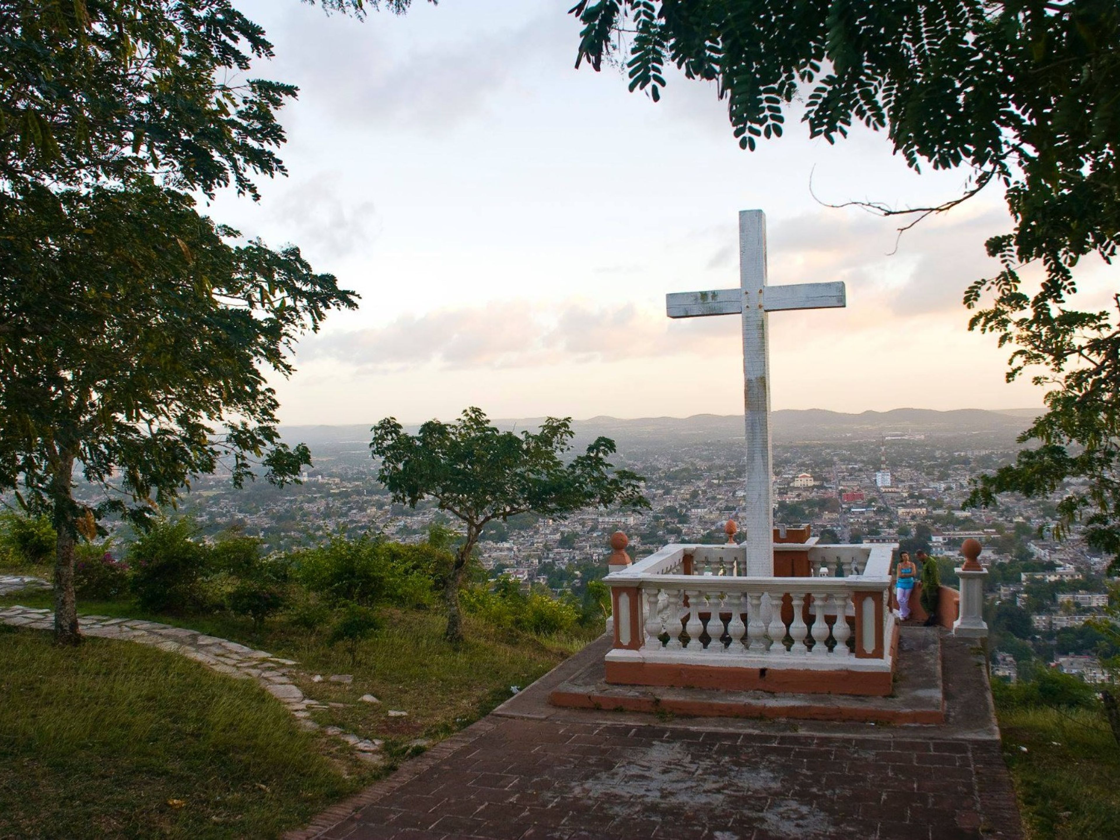 Excursión "HOLGUÍN TRADICIONAL". La Loma de la Cruz view point panoramic view, Holguin city, Cuba.