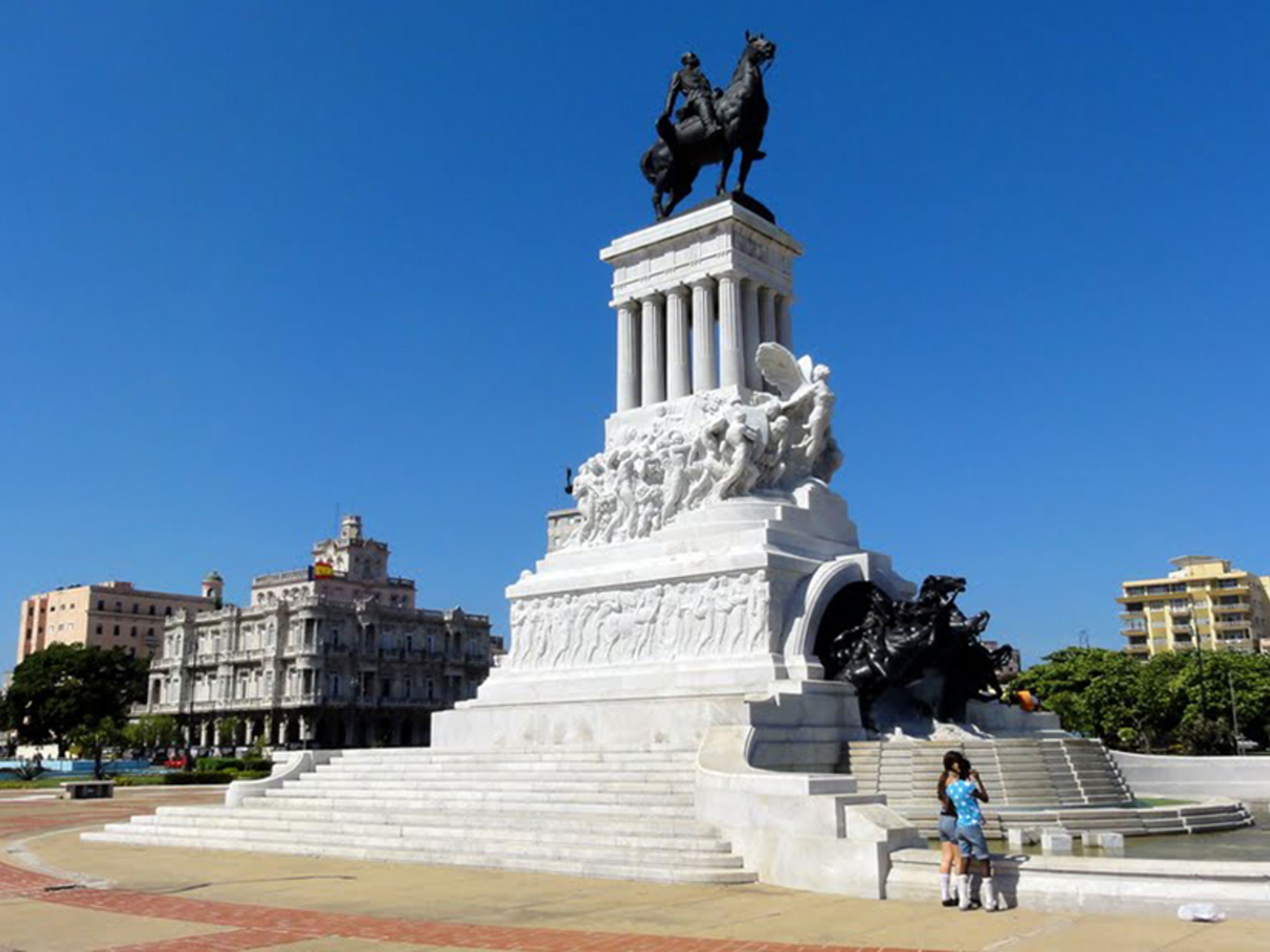 Экскурсия "Историко-культурное фото-сафари". Memorial of Máximo Gomez, Old Havana, Cuba. "Historical and Cultural Photo Safari" Tour