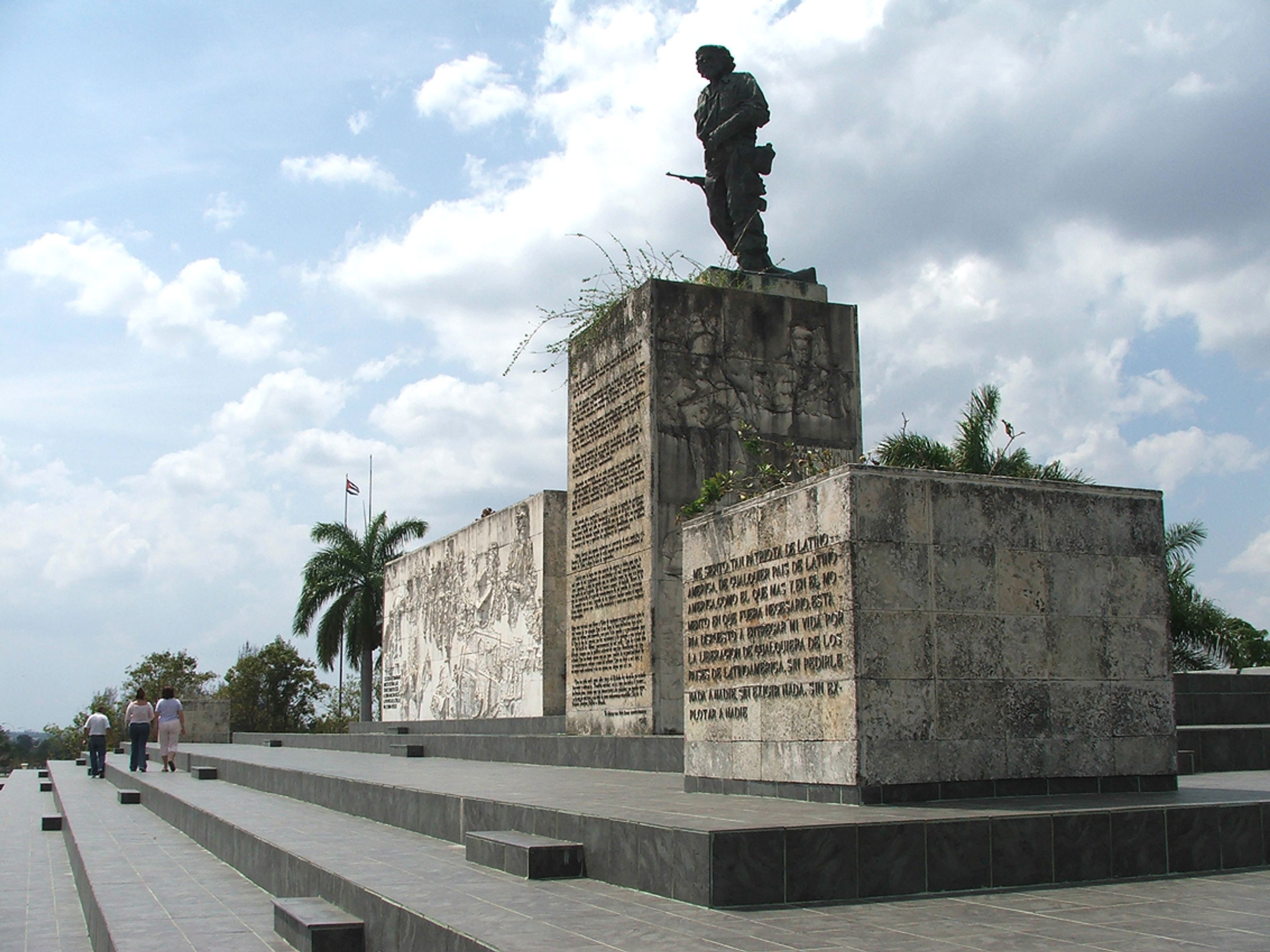 “TRANSFER NACH CAYO SANTA MARÍA (EINFACHE FAHRT) + BESUCH DES PLATZES DER REVOLUTION VON CHE GUEVARA“ Tour. The Ernesto Che Guevara Revolution Square panoramic view, Villa Clara, Cuba.