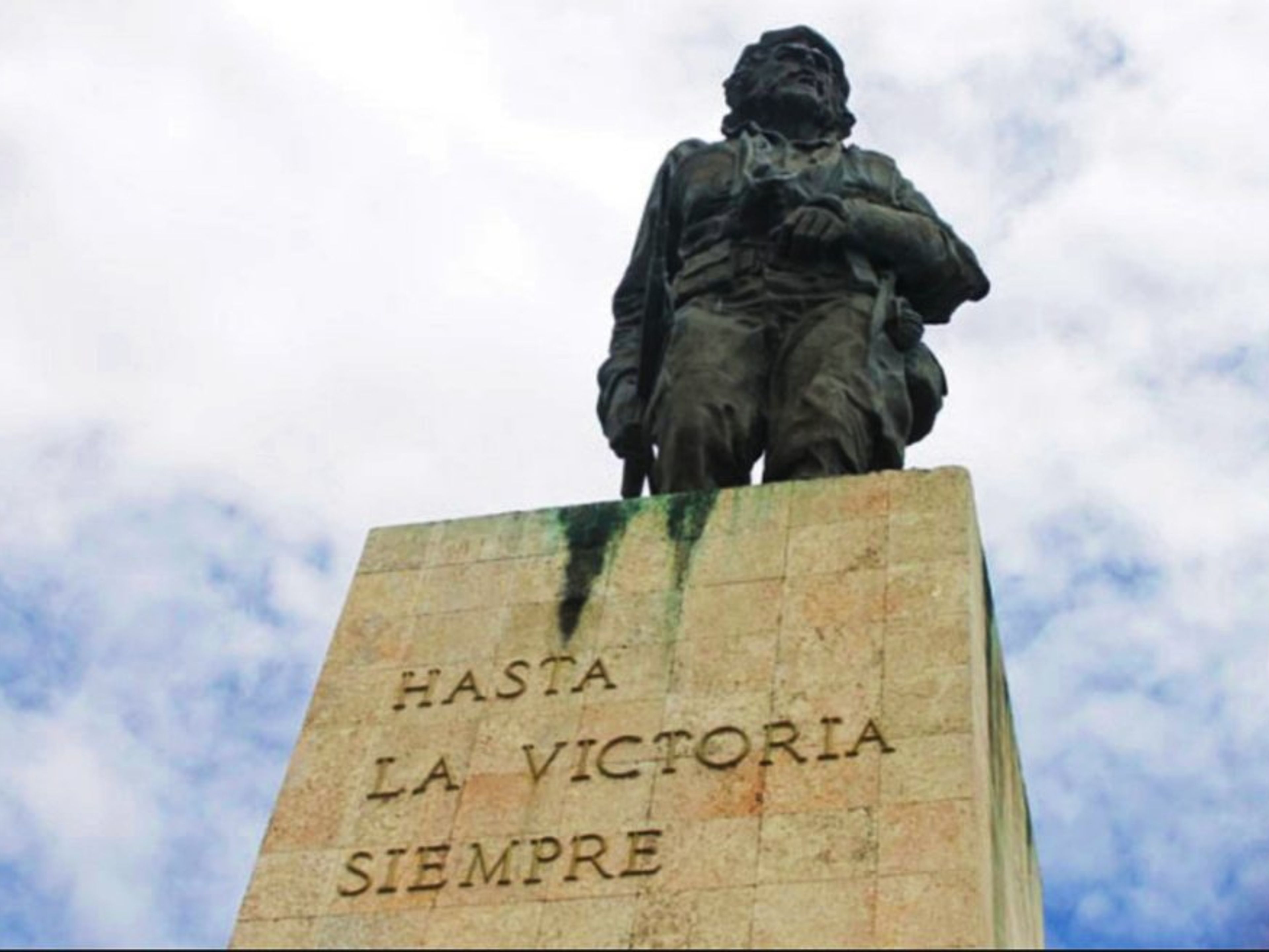 “TRANSFER NACH CAYO SANTA MARÍA (EINFACHE FAHRT) + BESUCH DES PLATZES DER REVOLUTION VON CHE GUEVARA“ Tour. The Ernesto Che Guevara Revolution Square panoramic view, Villa Clara, Cuba.