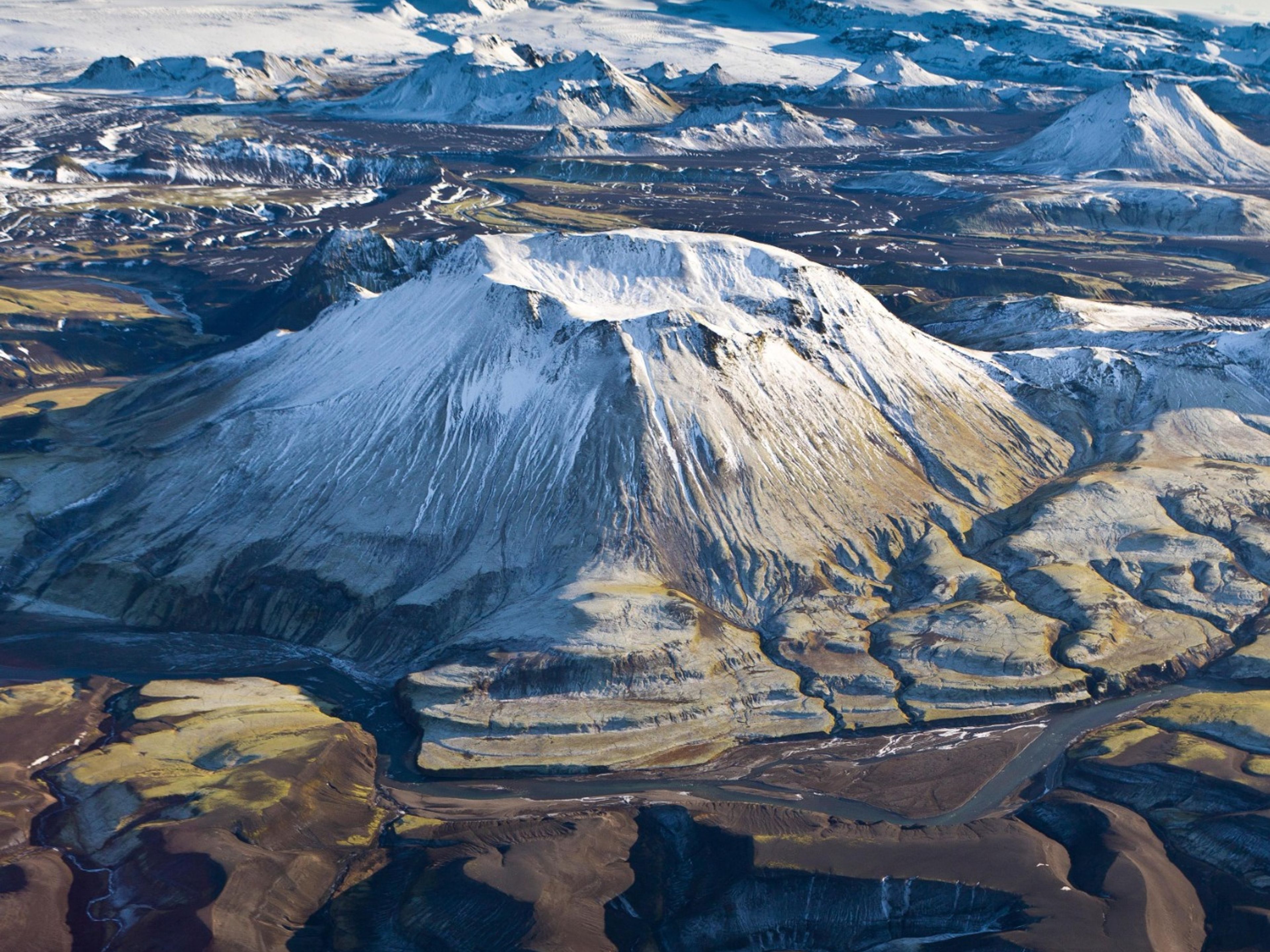 Excursión privada "RUTA DE DÍA COMPLETO POR EL SUR DE ISLANDIA + MOTONIEVE AL GLACIAR MÝRDALSJÓKULL". Katla volcano panoramic view, Iceland.