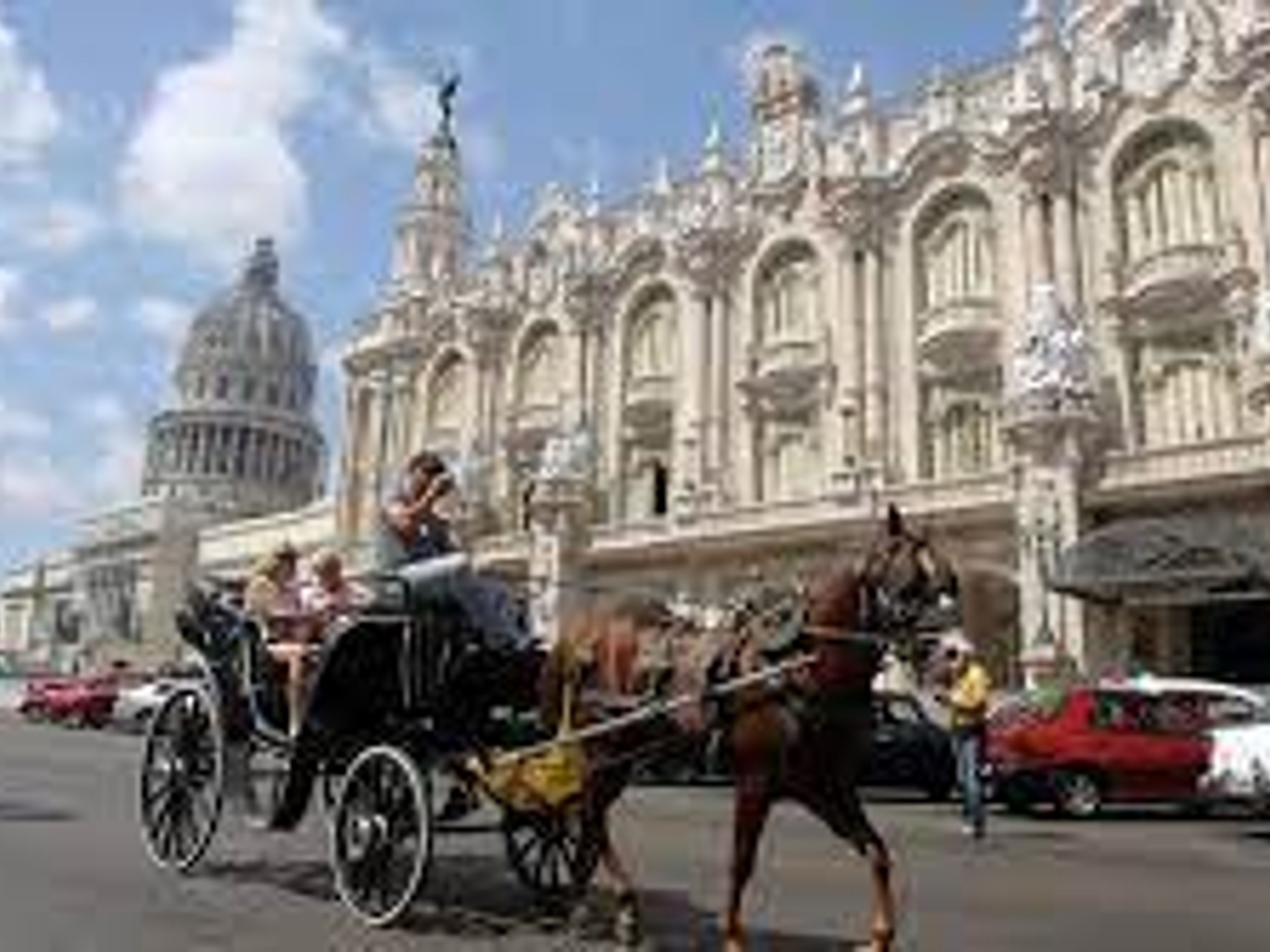 Excursión "RUTAS EN COCHES DE CABALLO POR LA HABANA". "HORSE CARRIAGE ROUTES IN HAVANA" Tour, Old Havana, Havana, Cuba.