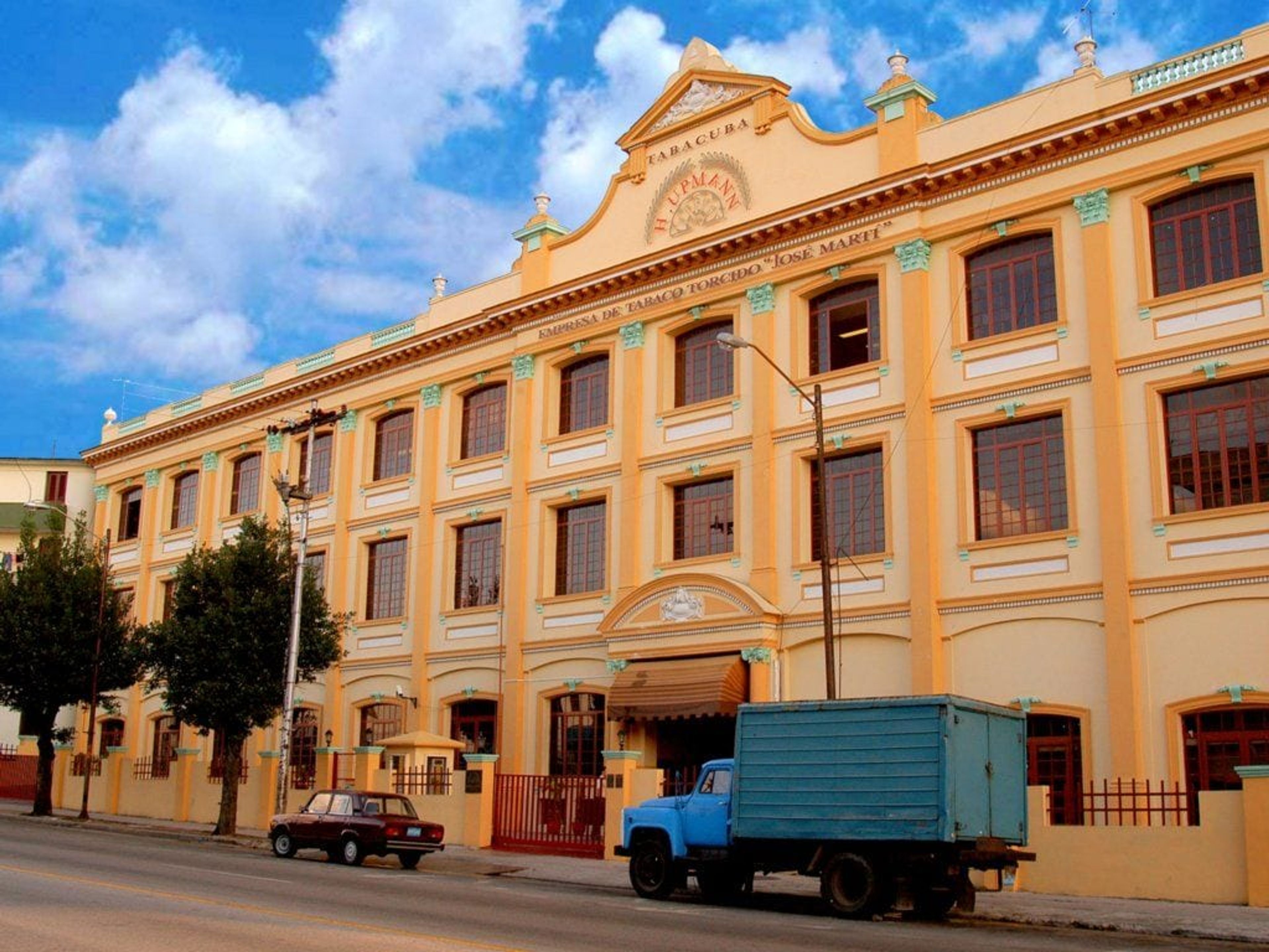Excursão "CHARUTOS E RUM CUBANOS, UMA TRADIÇÃO DE EXCELÊNCIA E HISTÓRIA". Romeo y Julieta/H. Upmann Cigar Factory of Havana panoramic view, Vedado, La Habana, Cuba.