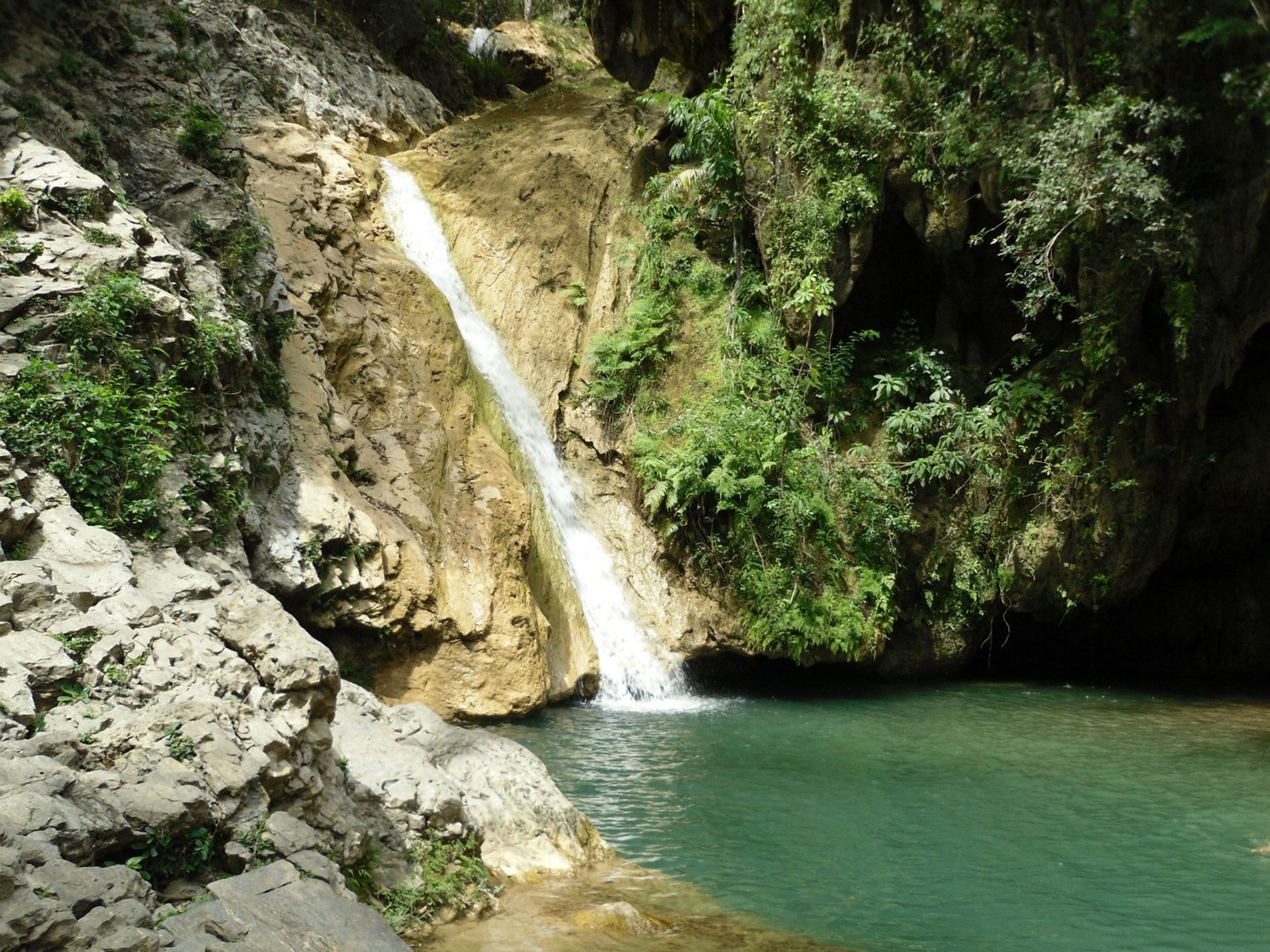 Excursión “a Caballo  a Cascada El Pilón”. El Pilón waterfall panoramic view, Trinidad. “Horseback Riding to Waterfall El Pilón” Tour
