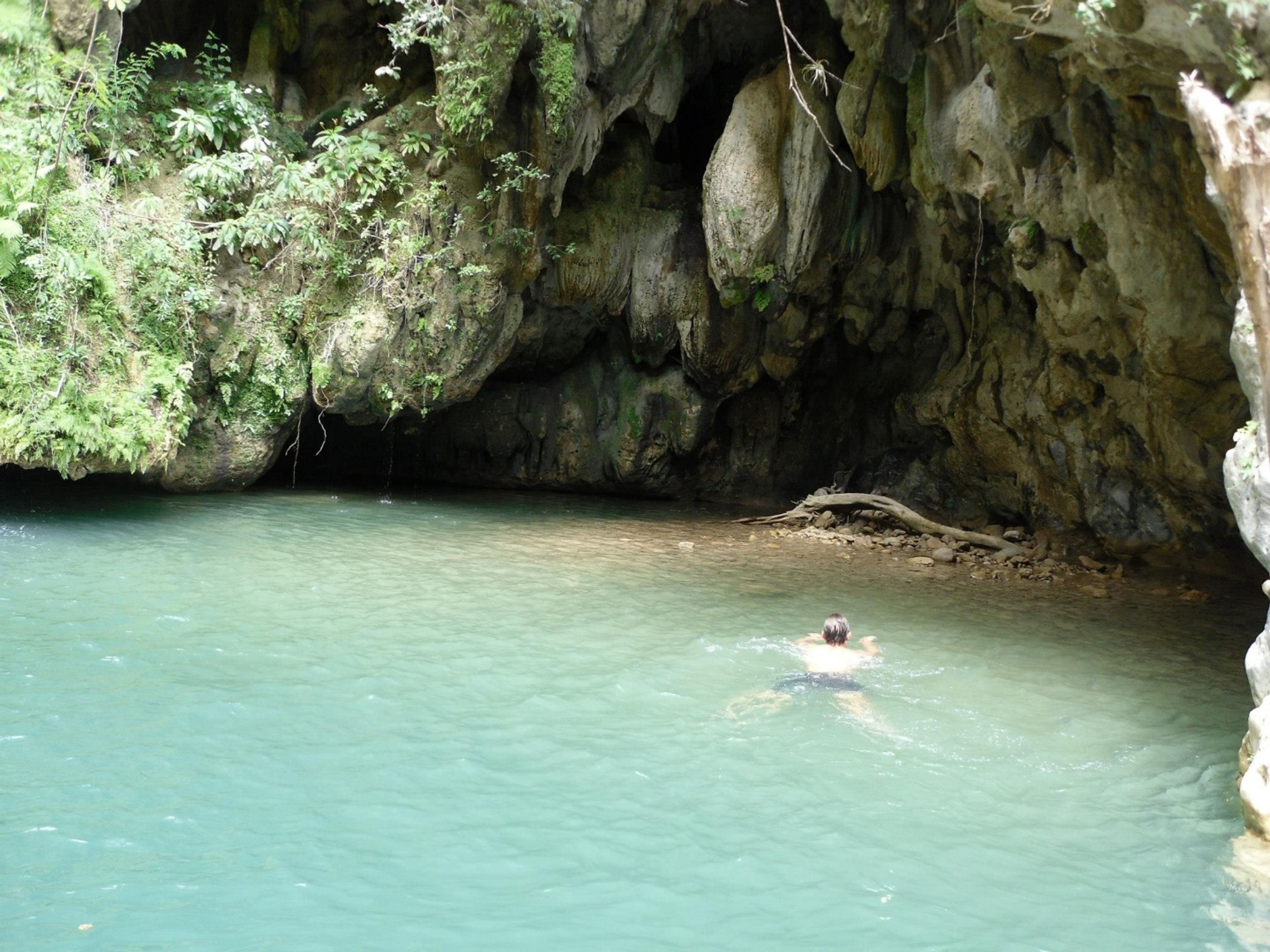 Tour “Équitation à la cascade d'El Pilón”. El Pilón waterfall panoramic view, Trinidad. “Horseback Riding to Waterfall El Pilón” Tour