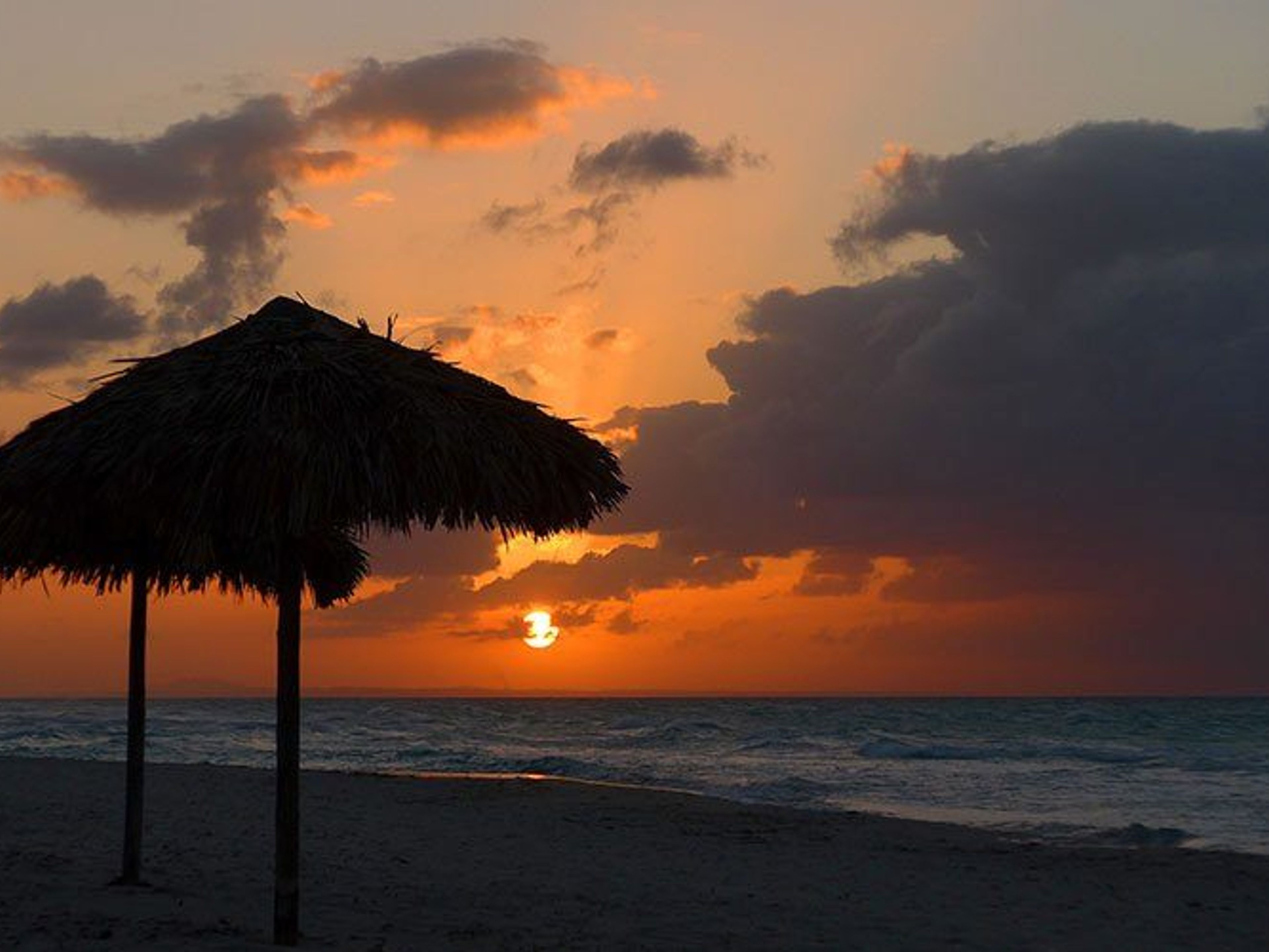 Tour "COUCHER DE SOLEIL EXCLUSIF AVEC DÎNER DANS LES JARDINES DEL REY (JUSQU'À 4 PAX)". "EXCLUSIVE SUNSET WITH DINNER IN THE JARDINES DEL REY" Tour, Ciego de Ávila, Cuba.