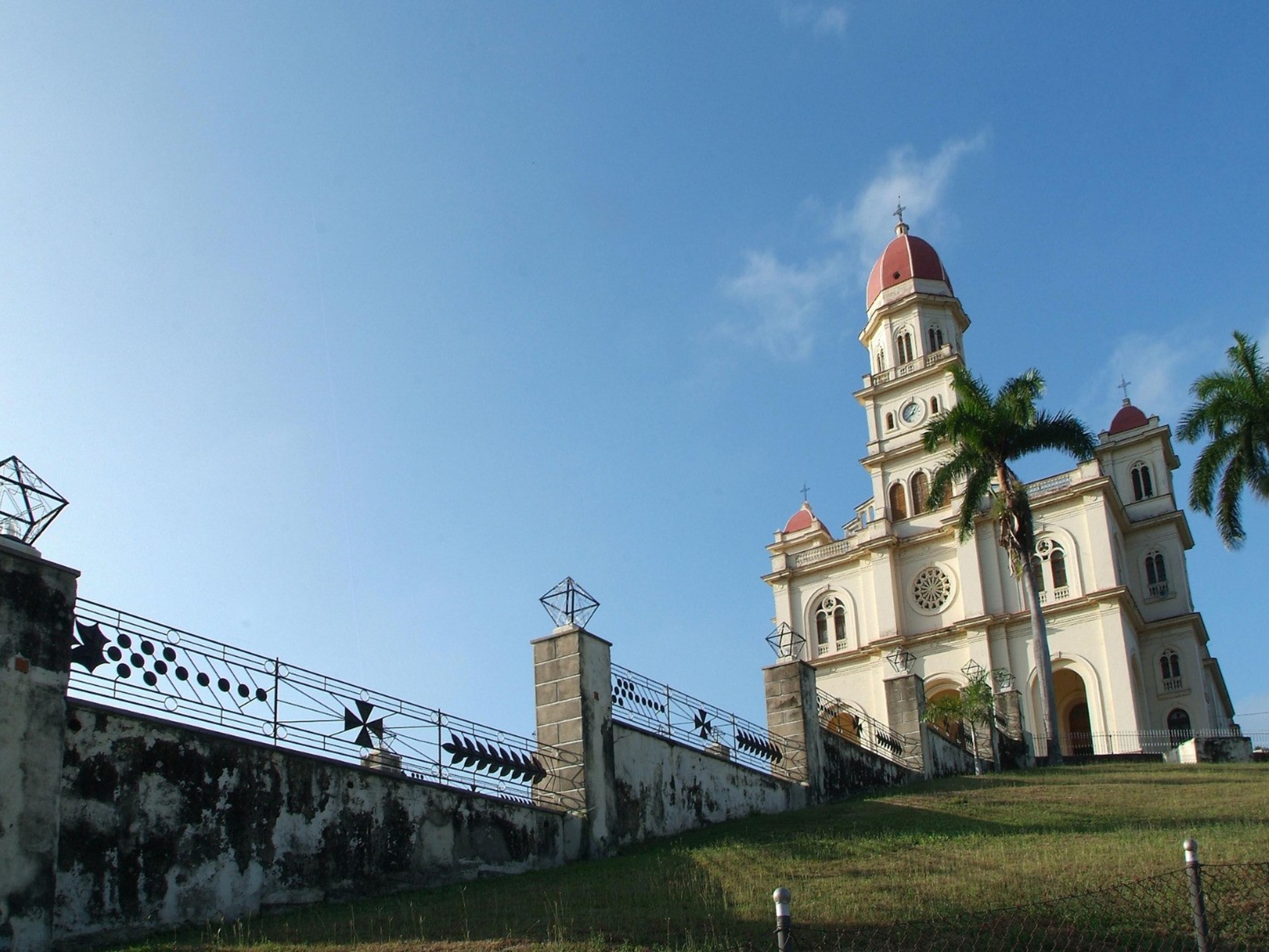 Excursión "SANTIAGO DE CUBA OVERNIGHT". Nuestra Señora de la Caridad del Cobre cathedral panoramic view, Santiago de Cuba