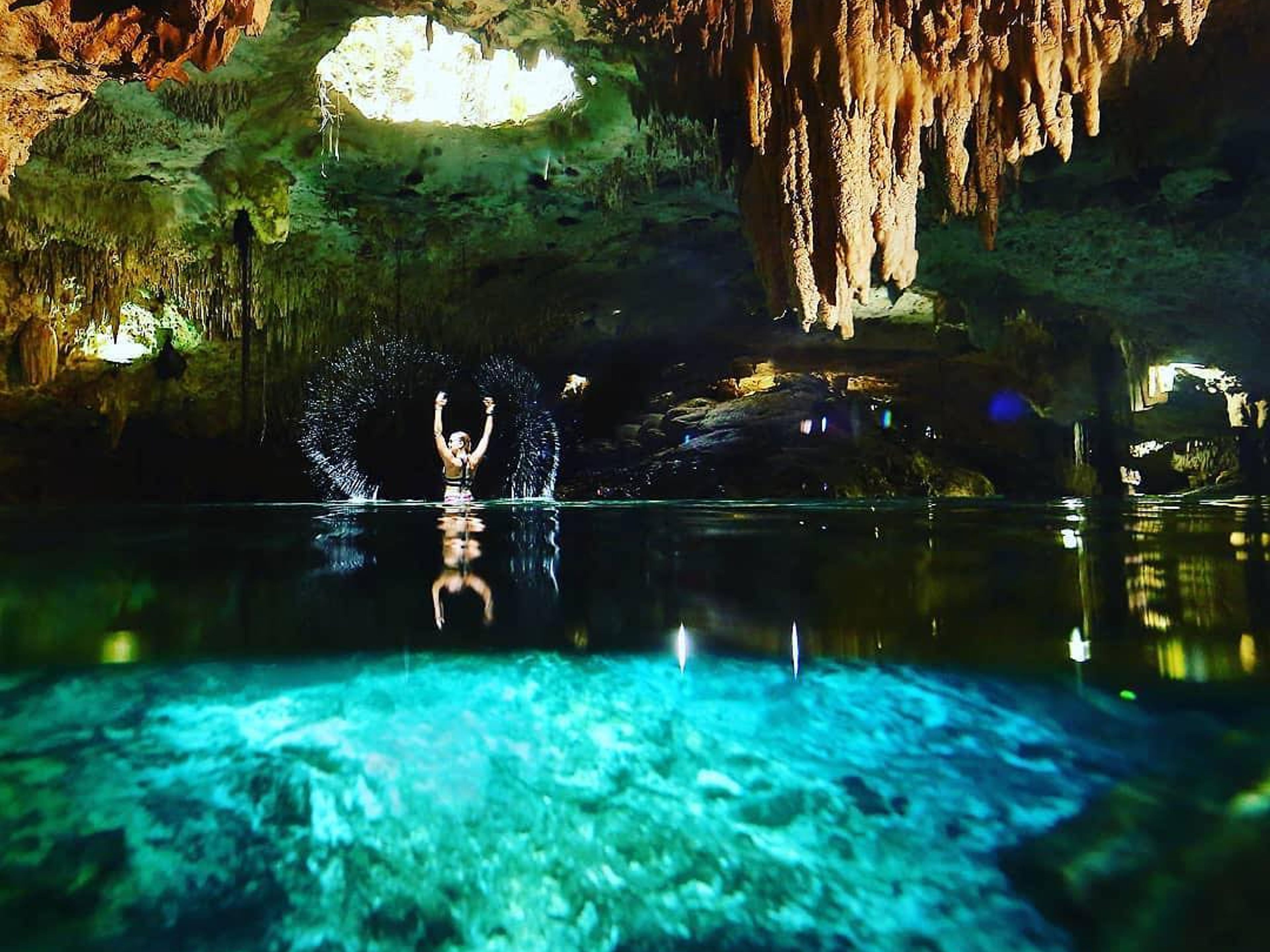 Excursão "Expedição Cenote Aktun Chen (apenas entrada)". Underground Cenote in Aktun Chen Park to refresh and relax in Tulum, Mexico.
