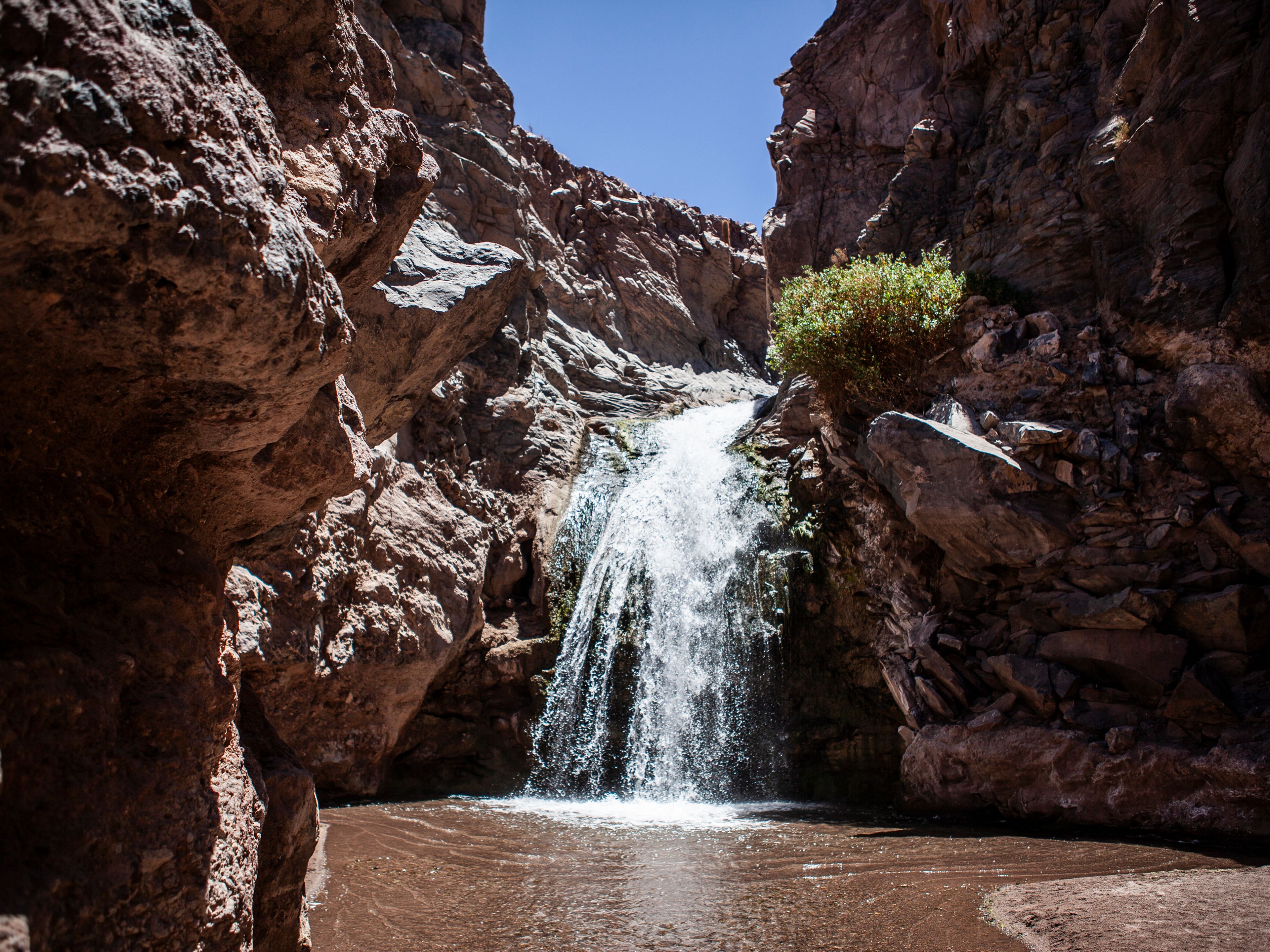 "TREKKING ZU DEN VERBORGENEN WASSERFÄLLEN + TAL DER KAKTEEN" PREMIUM Tour. "TREKKING TO THE HIDDEN WATERFALLS + CACTUS VALLEY" PREMIUM Tour, San Pedro de Atacama, Chile.