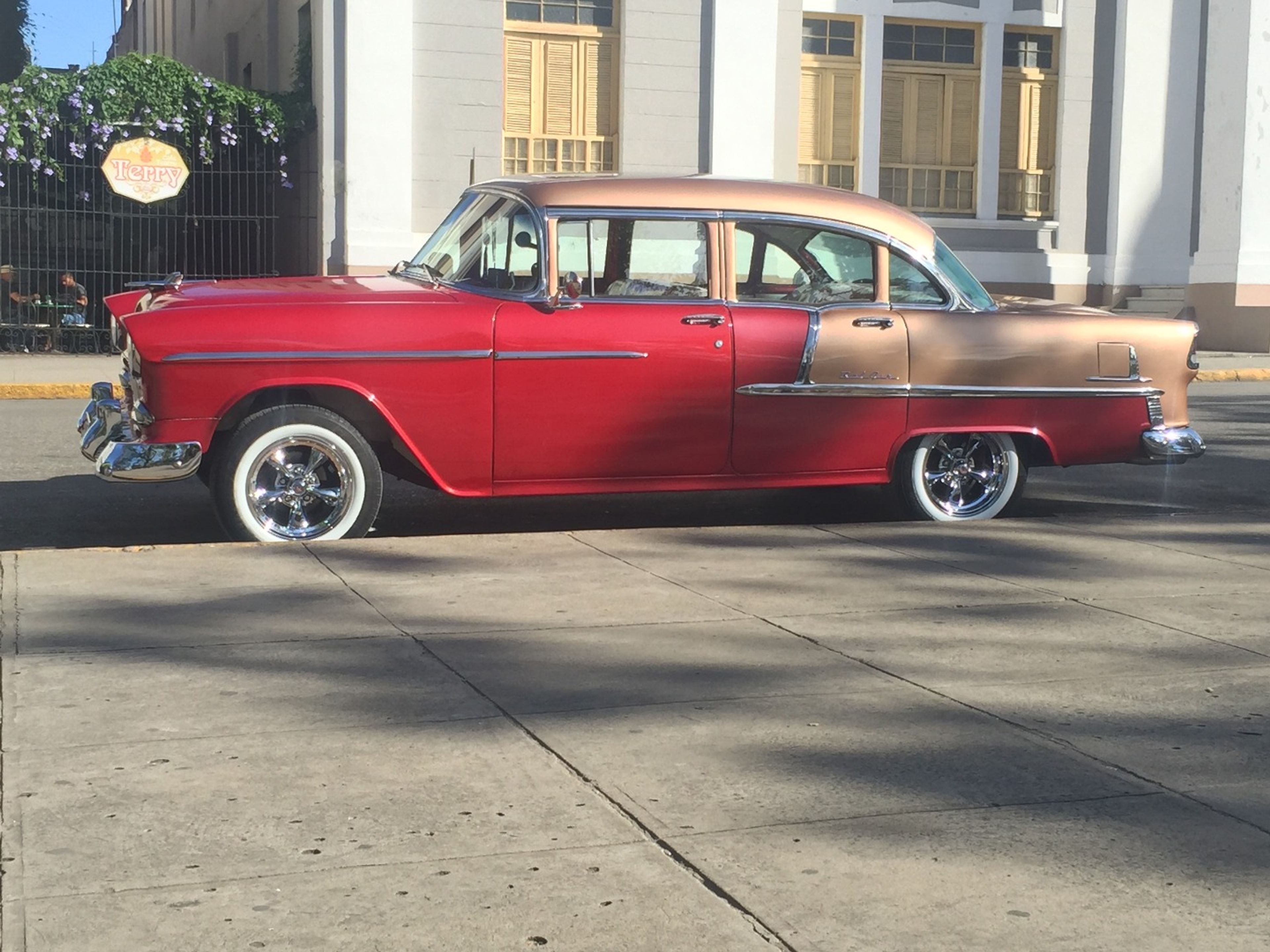 "Tour à Cienfuegos, Santa Clara et Remedios dans les Voitures Classiques Américaines" Overnight Tour (2 jours / 1 nuit). “Ride to Cienfuegos, Santa Clara & Remedios in Old Fashion American Classic Cars” Overnight Tour (2 days / 1 night)